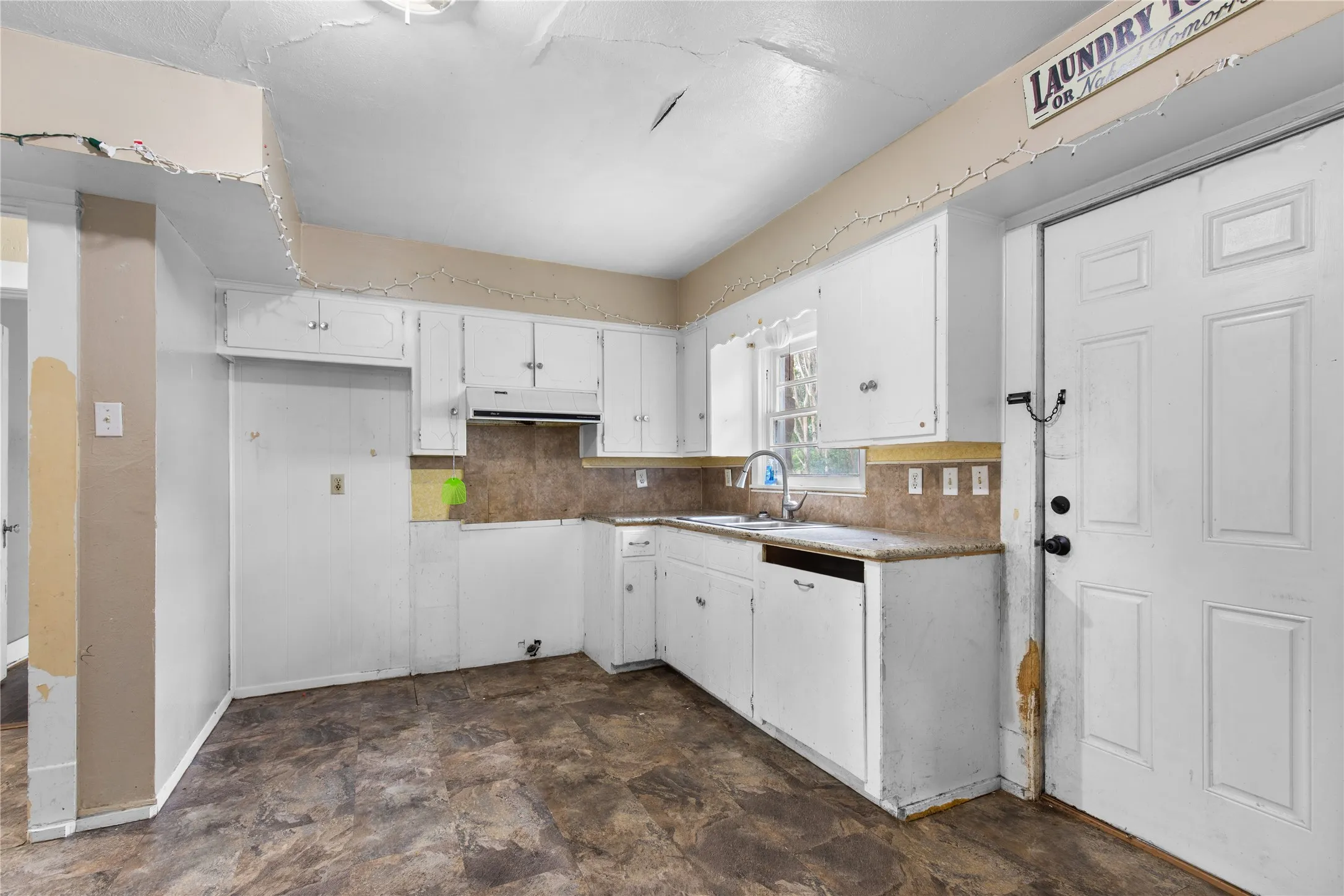 Single Family Residence For Sale in Grayson County , 1211 N Harrison Avenue, Sherman, Texas 75090, 3 Bedroom, 1 Bathroom, Garage spaces, 1,399 Sqft, built in 1930, mls#21300985, Real Estate Agent in Sherman, Homes For Sale in Grayson county, Homes For Sale in Sherman, Realtor in Sherman Texas, Real Estate Brokerage Independent Realty Texas, Luminita Cordes Realtor