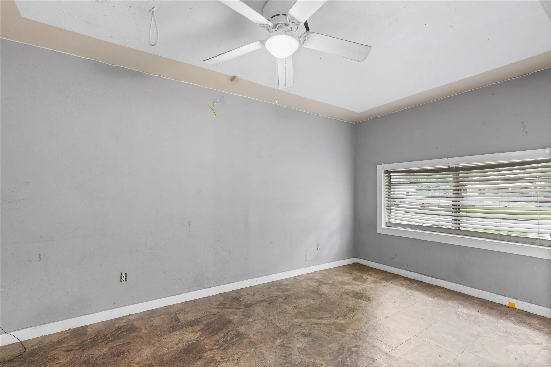 Single Family Residence For Sale in Grayson County , 1211 N Harrison Avenue, Sherman, Texas 75090, 3 Bedroom, 1 Bathroom, Garage spaces, 1,399 Sqft, built in 1930, mls#21300985, Real Estate Agent in Sherman, Homes For Sale in Grayson county, Homes For Sale in Sherman, Realtor in Sherman Texas, Real Estate Brokerage Independent Realty Texas, Luminita Cordes Realtor