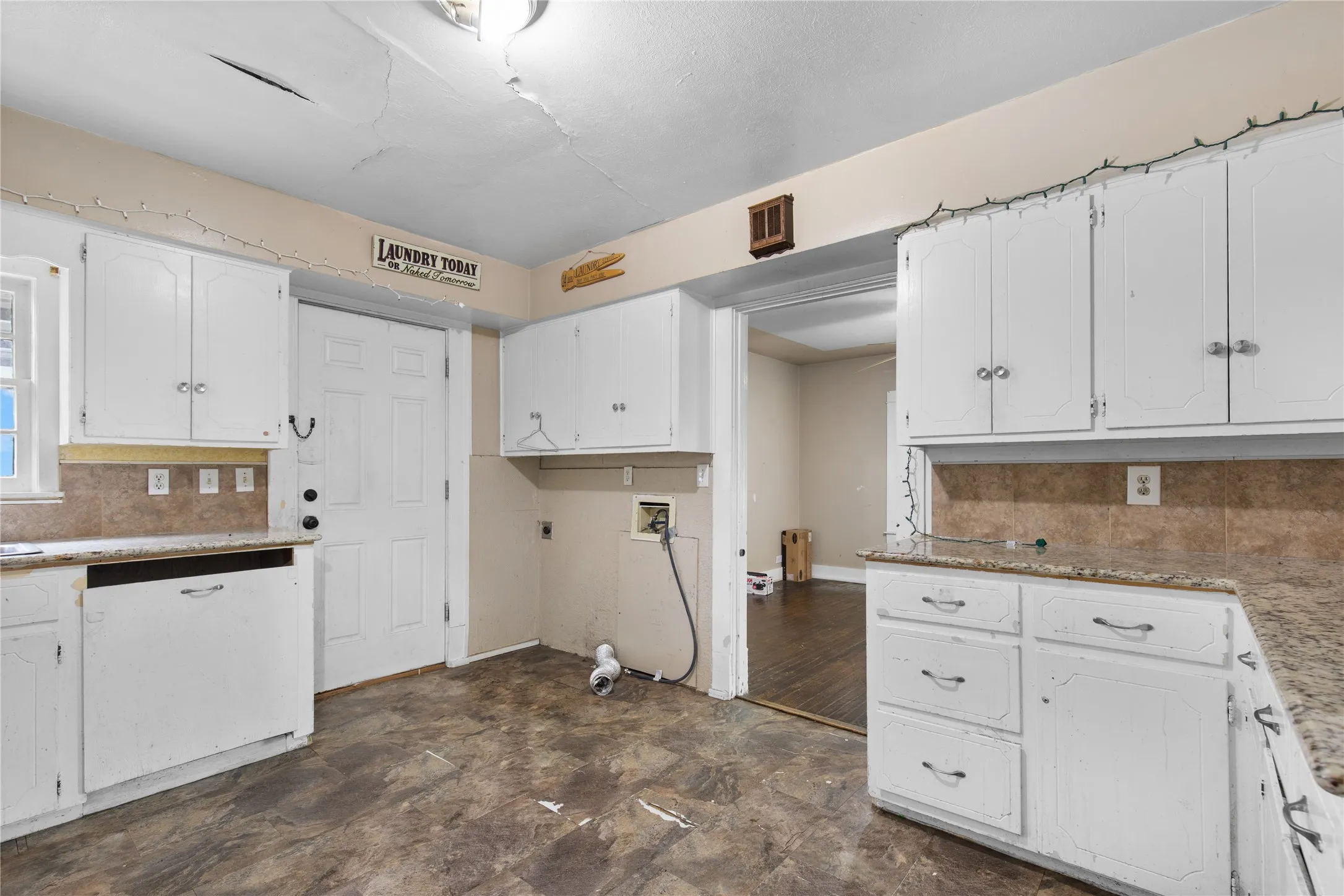Single Family Residence For Sale in Grayson County , 1211 N Harrison Avenue, Sherman, Texas 75090, 3 Bedroom, 1 Bathroom, Garage spaces, 1,399 Sqft, built in 1930, mls#21300985, Real Estate Agent in Sherman, Homes For Sale in Grayson county, Homes For Sale in Sherman, Realtor in Sherman Texas, Real Estate Brokerage Independent Realty Texas, Luminita Cordes Realtor