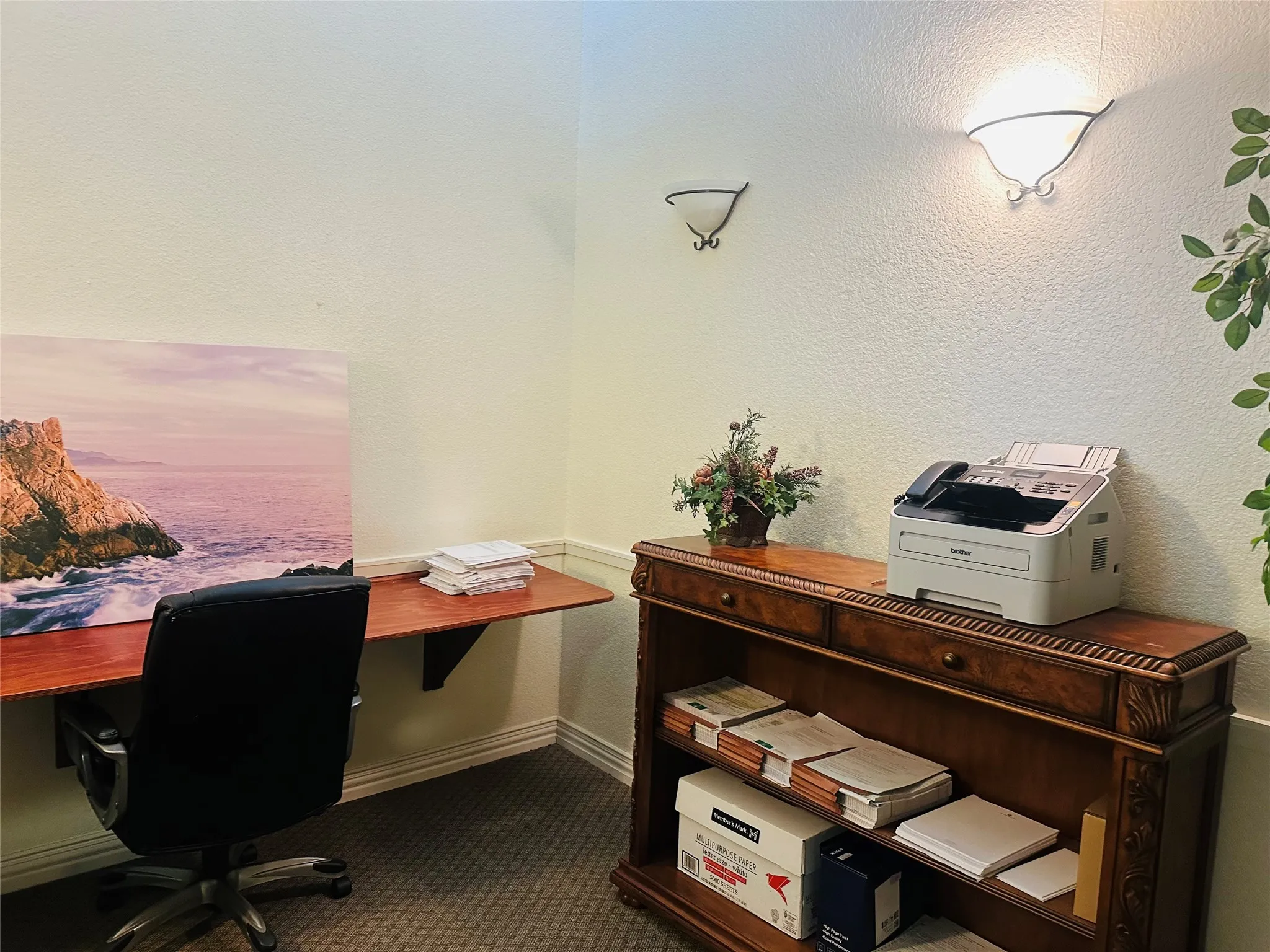 Reception Service Area could be additional Office