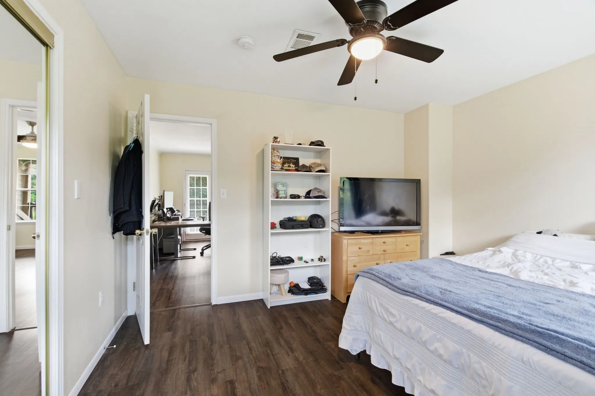 Single Family Residence For Sale in Denton County , 2230 Lake Coves Drive, Flower Mound, Texas 75022, 4 Bedroom, 3 Bathroom, 2 Garage spaces, 2,910 Sqft, built in 2006, mls#21292569, Real Estate Agent in Flower Mound, Homes For Sale in Denton county, Homes For Sale in Flower Mound, Realtor in Flower Mound Texas, Real Estate Brokerage Independent Realty Texas, Luminita Cordes Realtor