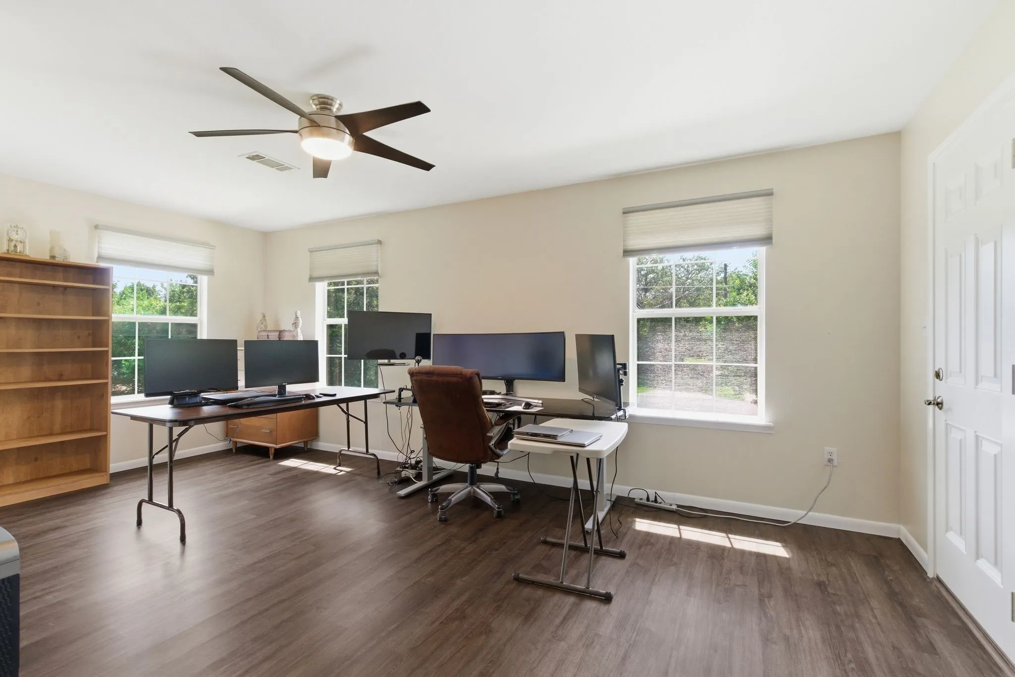 Single Family Residence For Sale in Denton County , 2230 Lake Coves Drive, Flower Mound, Texas 75022, 4 Bedroom, 3 Bathroom, 2 Garage spaces, 2,910 Sqft, built in 2006, mls#21292569, Real Estate Agent in Flower Mound, Homes For Sale in Denton county, Homes For Sale in Flower Mound, Realtor in Flower Mound Texas, Real Estate Brokerage Independent Realty Texas, Luminita Cordes Realtor