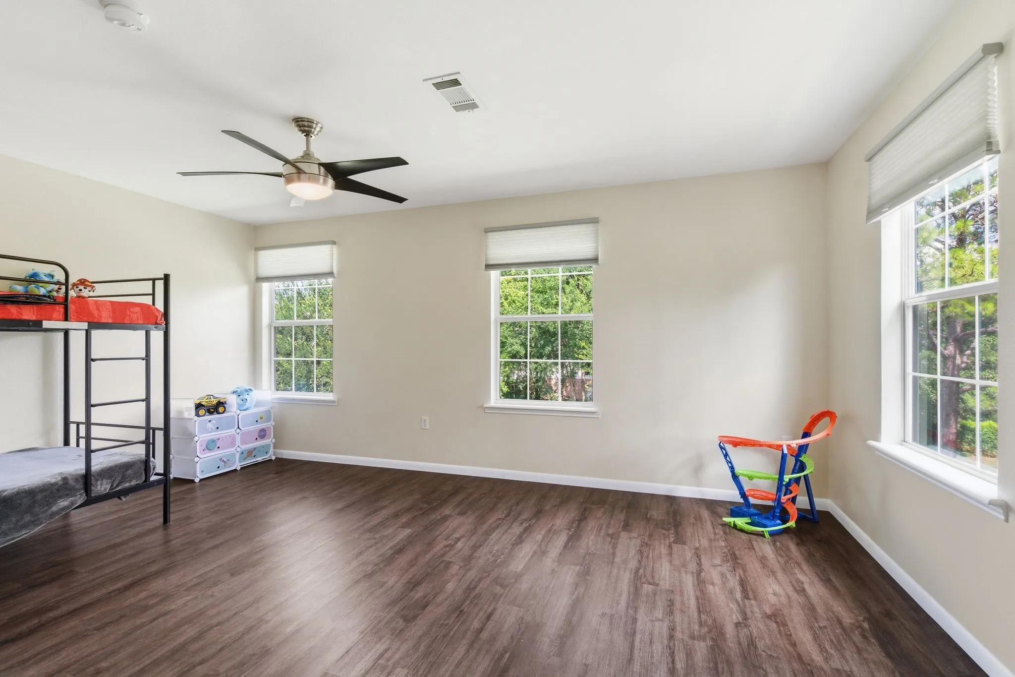 Single Family Residence For Sale in Denton County , 2230 Lake Coves Drive, Flower Mound, Texas 75022, 4 Bedroom, 3 Bathroom, 2 Garage spaces, 2,910 Sqft, built in 2006, mls#21292569, Real Estate Agent in Flower Mound, Homes For Sale in Denton county, Homes For Sale in Flower Mound, Realtor in Flower Mound Texas, Real Estate Brokerage Independent Realty Texas, Luminita Cordes Realtor