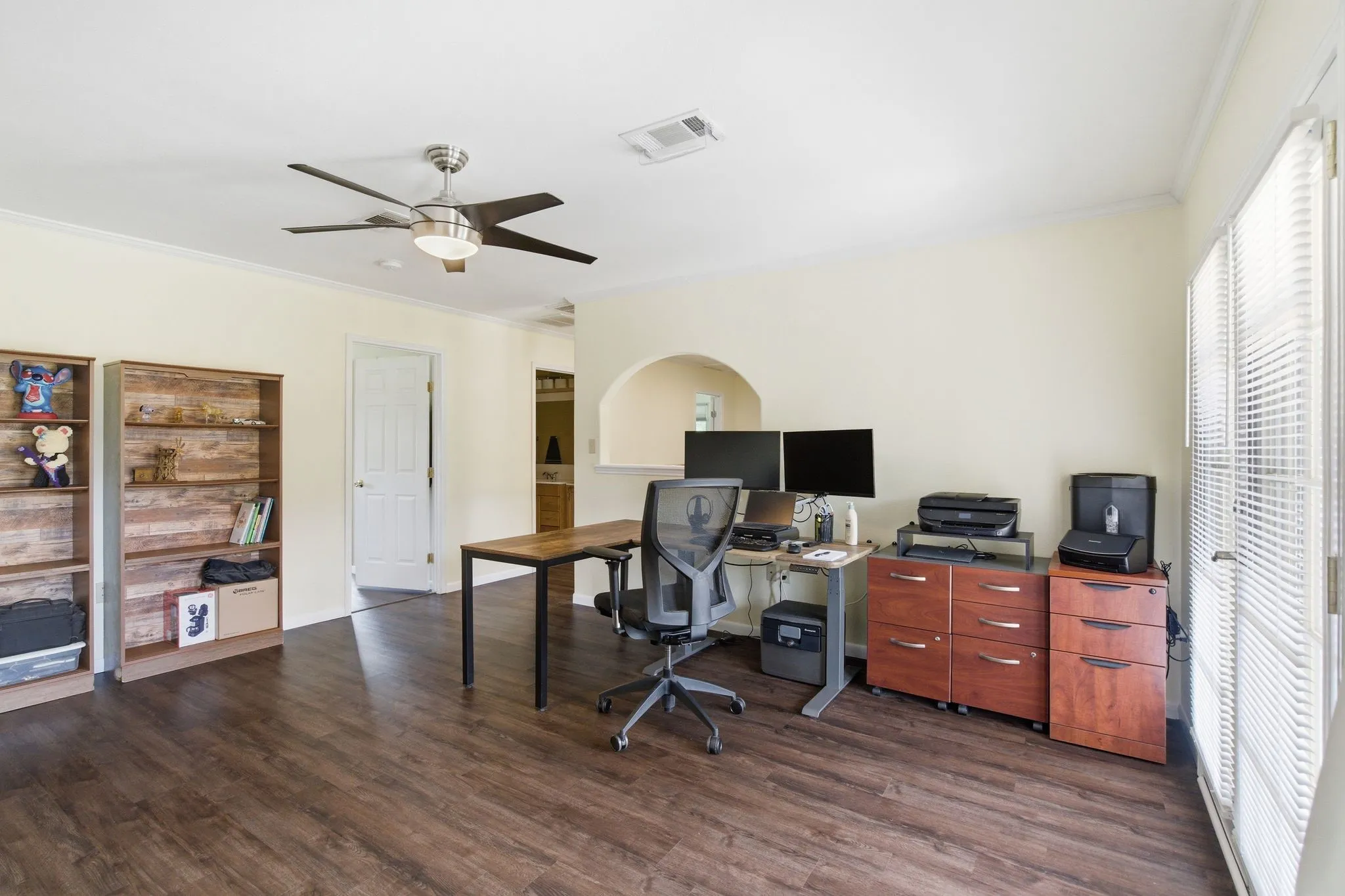 Single Family Residence For Sale in Denton County , 2230 Lake Coves Drive, Flower Mound, Texas 75022, 4 Bedroom, 3 Bathroom, 2 Garage spaces, 2,910 Sqft, built in 2006, mls#21292569, Real Estate Agent in Flower Mound, Homes For Sale in Denton county, Homes For Sale in Flower Mound, Realtor in Flower Mound Texas, Real Estate Brokerage Independent Realty Texas, Luminita Cordes Realtor