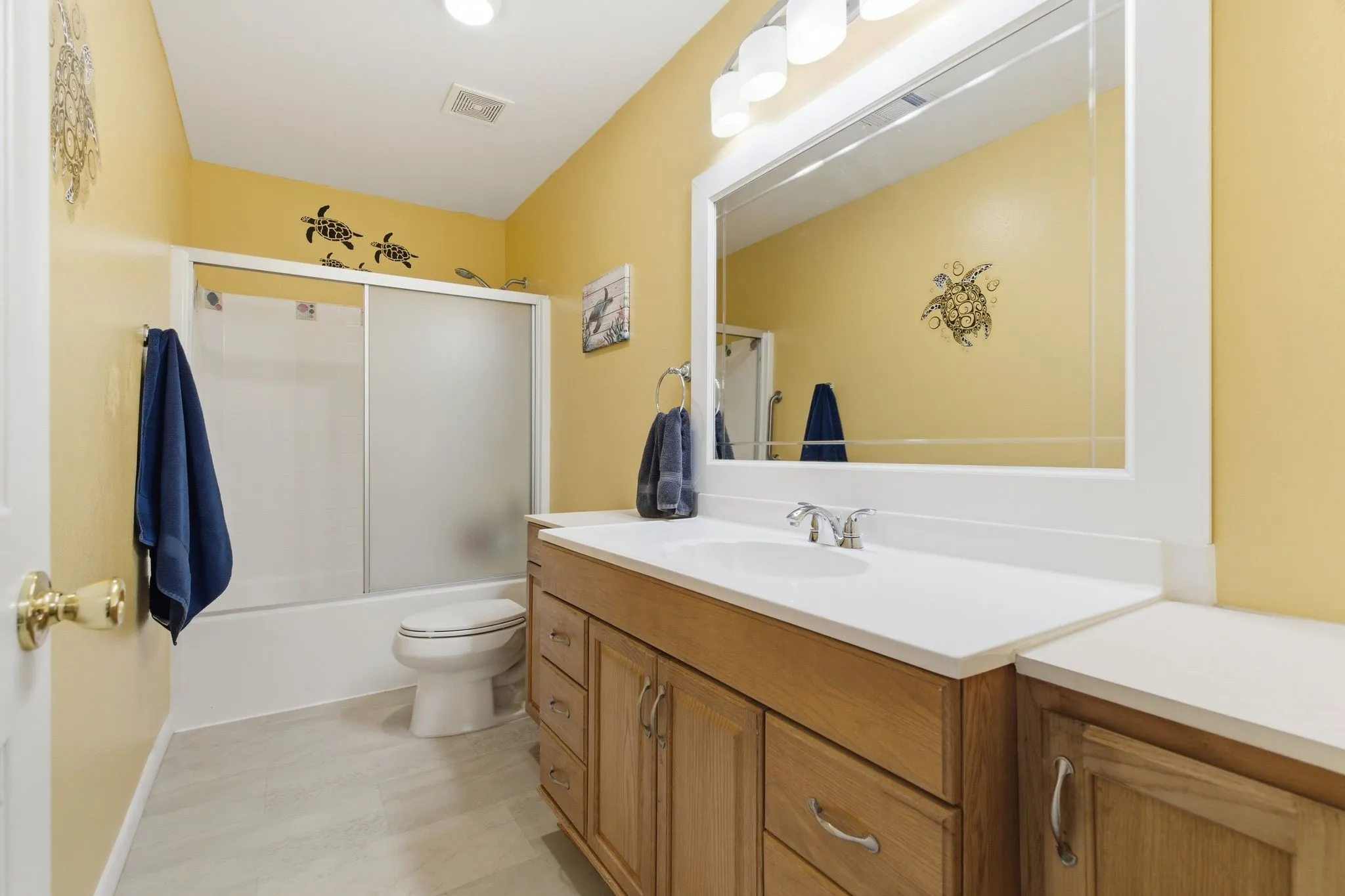 Single Family Residence For Sale in Denton County , 2230 Lake Coves Drive, Flower Mound, Texas 75022, 4 Bedroom, 3 Bathroom, 2 Garage spaces, 2,910 Sqft, built in 2006, mls#21292569, Real Estate Agent in Flower Mound, Homes For Sale in Denton county, Homes For Sale in Flower Mound, Realtor in Flower Mound Texas, Real Estate Brokerage Independent Realty Texas, Luminita Cordes Realtor