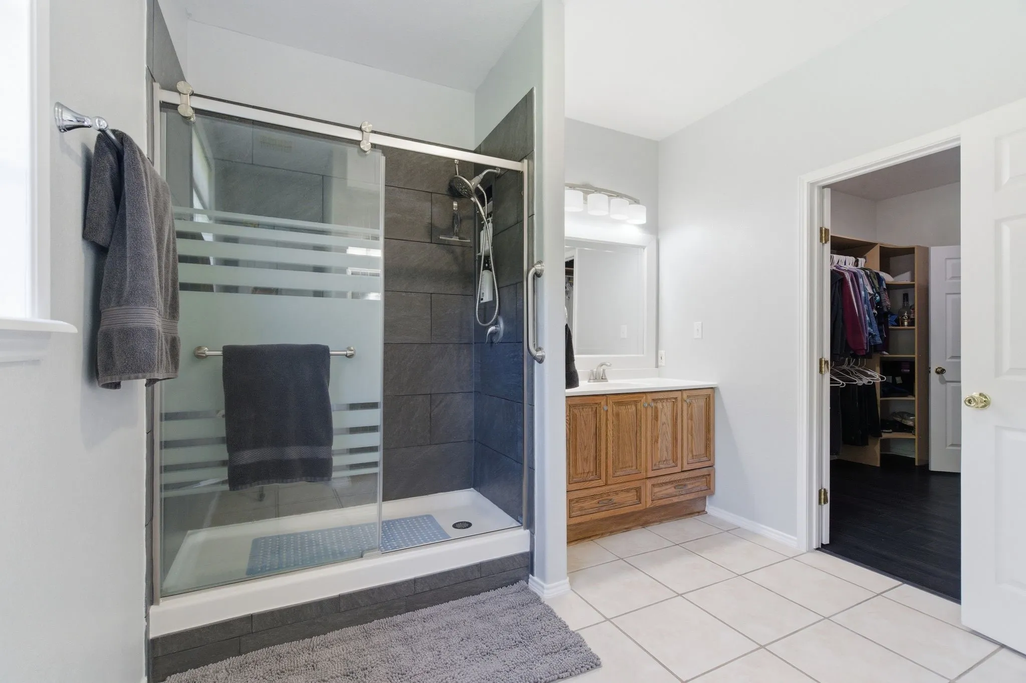 Single Family Residence For Sale in Denton County , 2230 Lake Coves Drive, Flower Mound, Texas 75022, 4 Bedroom, 3 Bathroom, 2 Garage spaces, 2,910 Sqft, built in 2006, mls#21292569, Real Estate Agent in Flower Mound, Homes For Sale in Denton county, Homes For Sale in Flower Mound, Realtor in Flower Mound Texas, Real Estate Brokerage Independent Realty Texas, Luminita Cordes Realtor