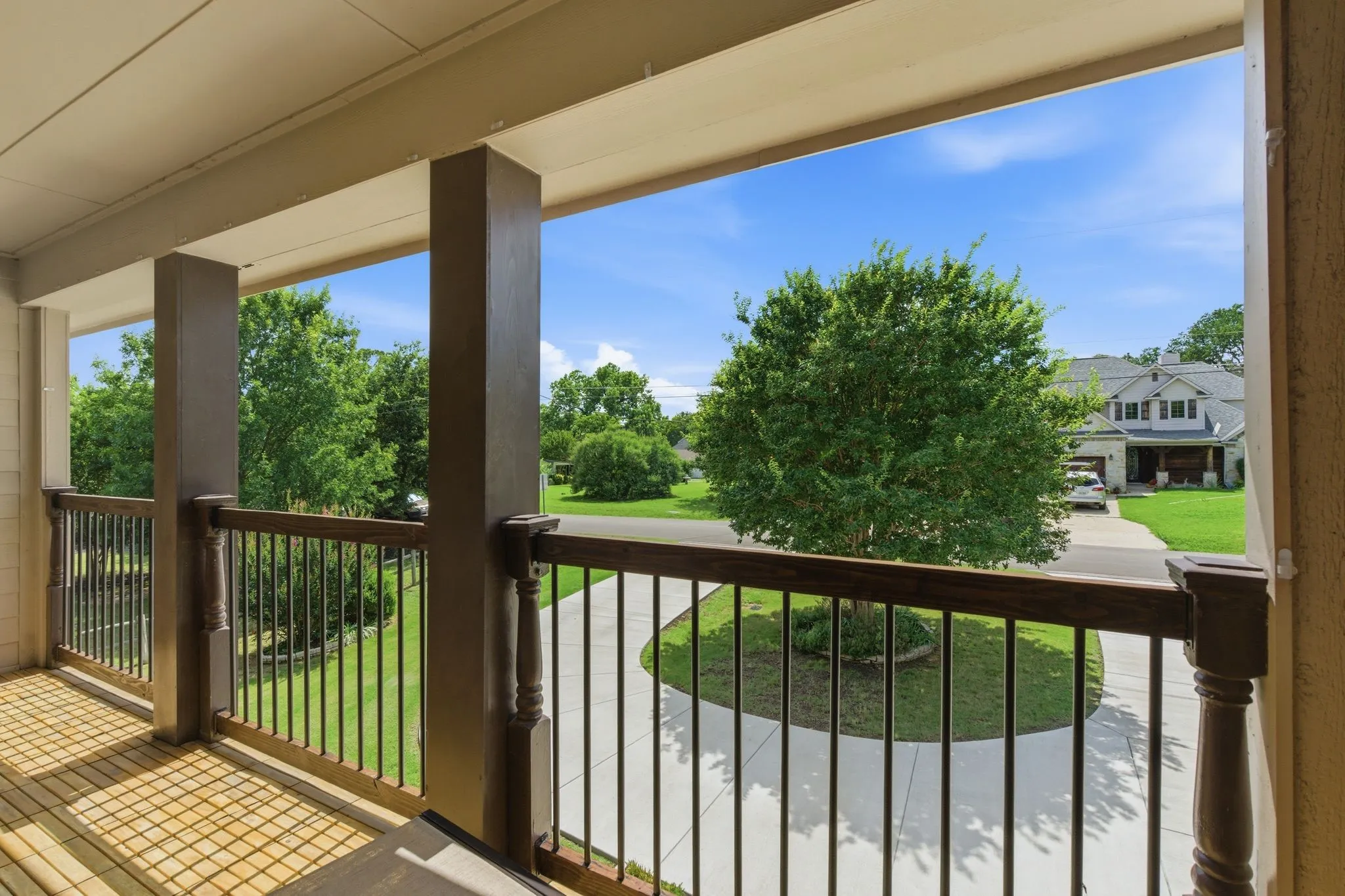 Single Family Residence For Sale in Denton County , 2230 Lake Coves Drive, Flower Mound, Texas 75022, 4 Bedroom, 3 Bathroom, 2 Garage spaces, 2,910 Sqft, built in 2006, mls#21292569, Real Estate Agent in Flower Mound, Homes For Sale in Denton county, Homes For Sale in Flower Mound, Realtor in Flower Mound Texas, Real Estate Brokerage Independent Realty Texas, Luminita Cordes Realtor