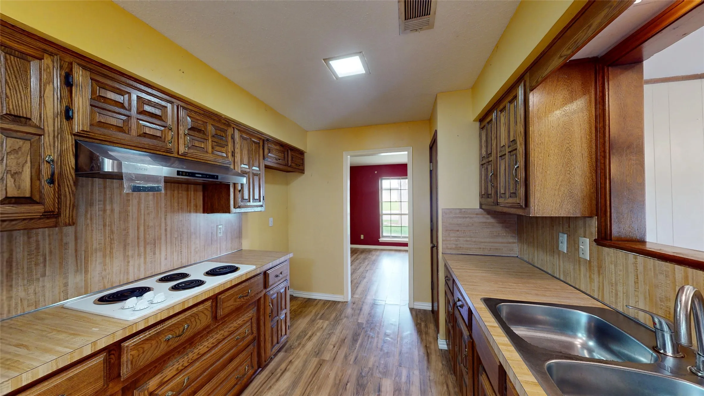Single Family Residence For Sale in Denton County , 1926 Camden Way, Carrollton, Texas 75007, 4 Bedrooms, 3 Bathrooms, 2 Garage spaces, 2,081 Sqft, built in 1978, Price $369,900, mls#21300945, Real Estate Agent in Carrollton, Homes For Sale in Denton county, Homes For Sale in Carrollton, Realtor in Carrollton Texas, Real Estate Brokerage Independent Realty Texas, Luminita Cordes Realtor