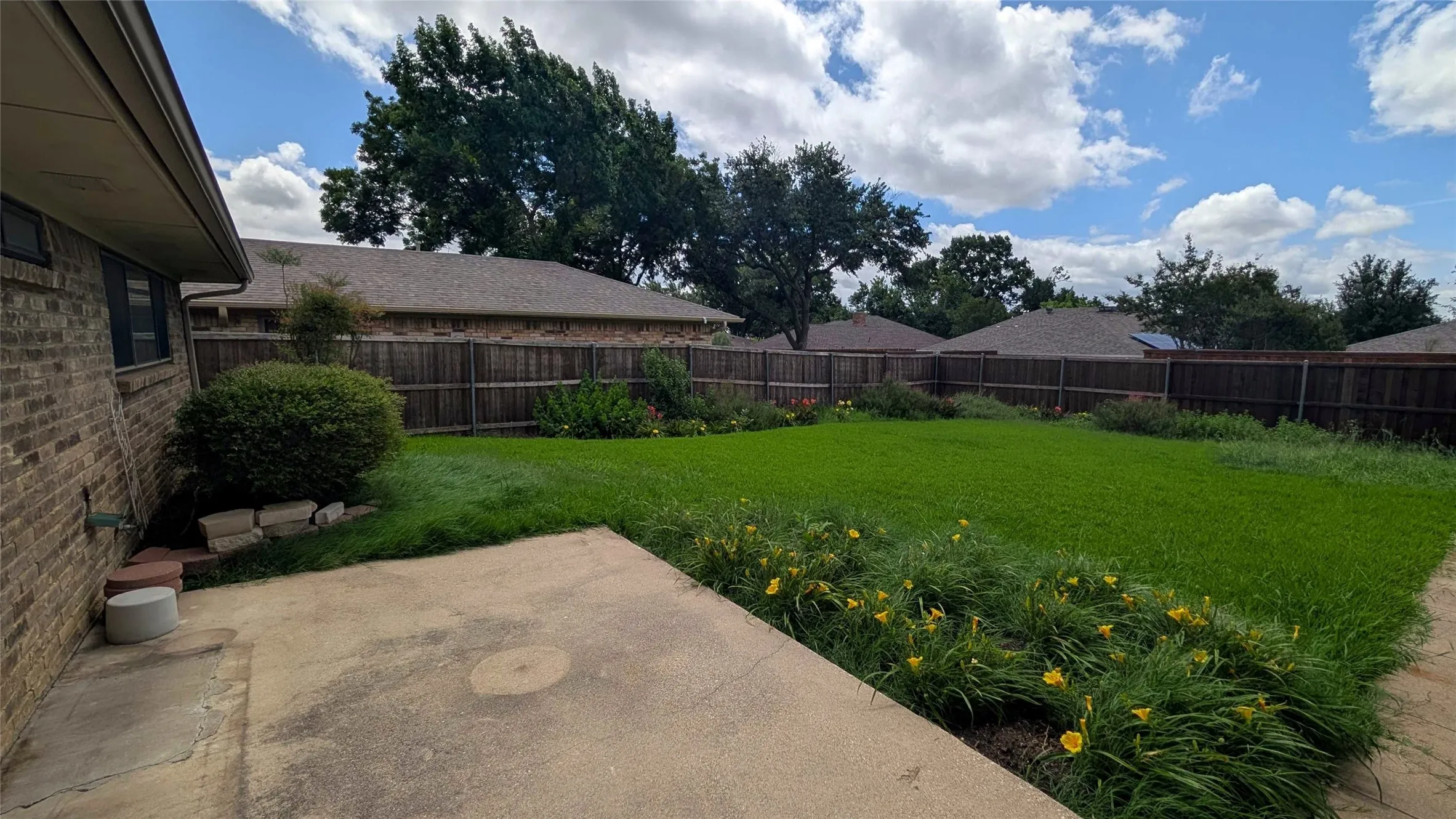 Single Family Residence For Sale in Denton County , 1926 Camden Way, Carrollton, Texas 75007, 4 Bedrooms, 3 Bathrooms, 2 Garage spaces, 2,081 Sqft, built in 1978, Price $369,900, mls#21300945, Real Estate Agent in Carrollton, Homes For Sale in Denton county, Homes For Sale in Carrollton, Realtor in Carrollton Texas, Real Estate Brokerage Independent Realty Texas, Luminita Cordes Realtor