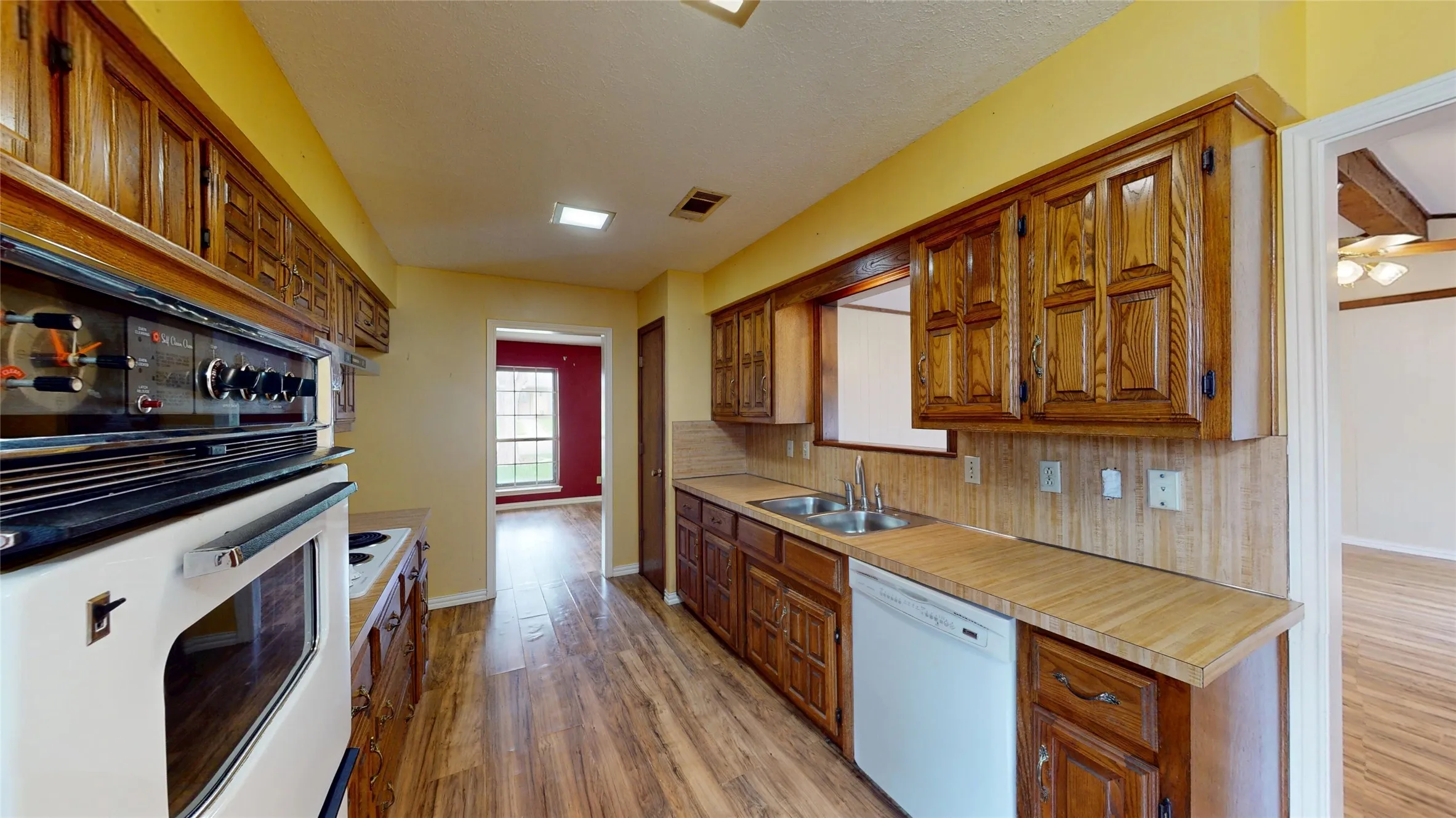 Single Family Residence For Sale in Denton County , 1926 Camden Way, Carrollton, Texas 75007, 4 Bedrooms, 3 Bathrooms, 2 Garage spaces, 2,081 Sqft, built in 1978, Price $369,900, mls#21300945, Real Estate Agent in Carrollton, Homes For Sale in Denton county, Homes For Sale in Carrollton, Realtor in Carrollton Texas, Real Estate Brokerage Independent Realty Texas, Luminita Cordes Realtor
