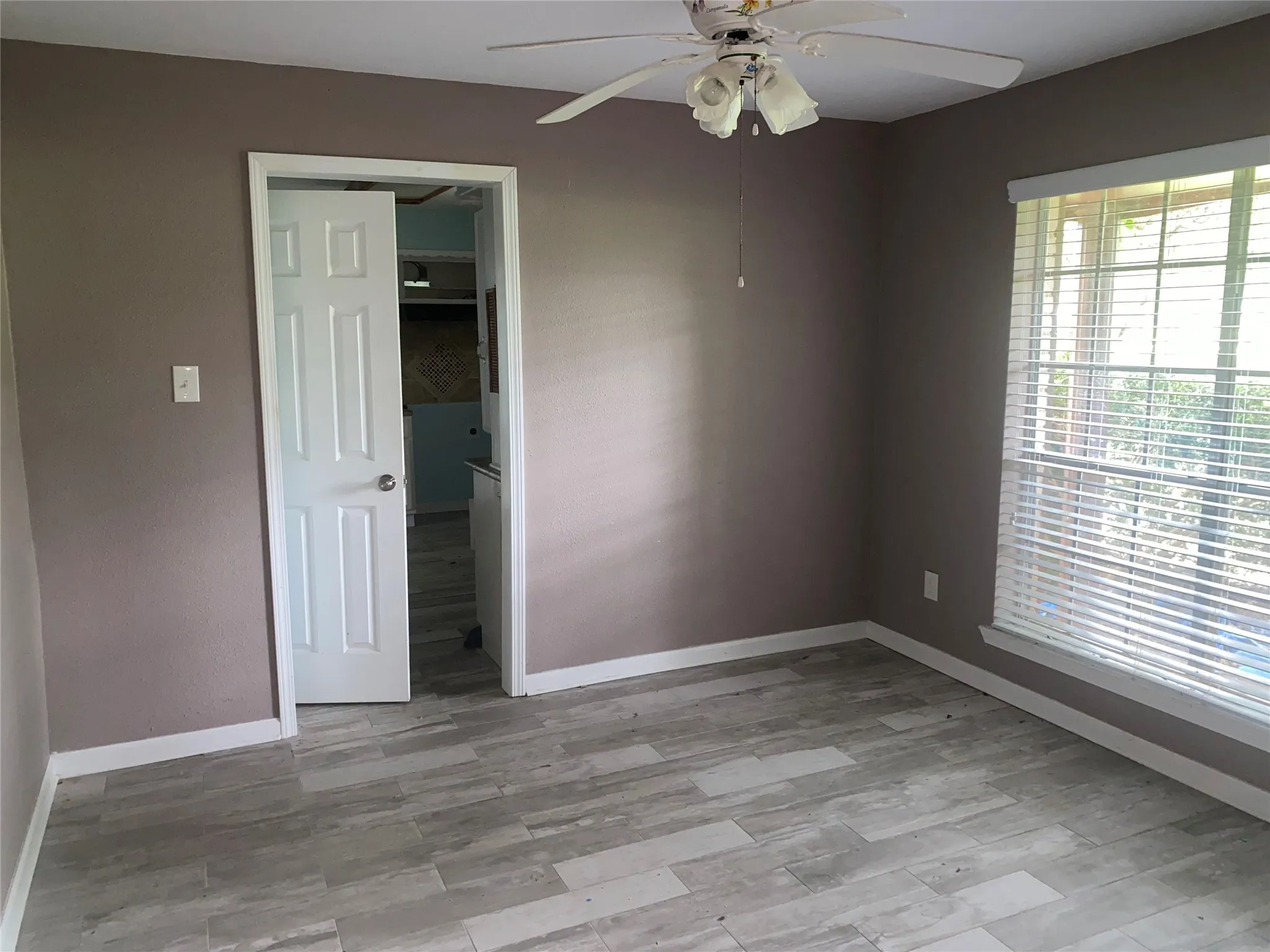 Single Family Residence For Sale in Fort Bend County , 416 Fort Bend Drive, Simonton, Texas 77485, 4 Bedroom, 3 Bathroom, Garage spaces, 2,100 Sqft, built in 1975, mls#21301000, Real Estate Agent in Simonton, Homes For Sale in Fort Bend county, Homes For Sale in Simonton, Realtor in Simonton Texas, Real Estate Brokerage Independent Realty Texas, Luminita Cordes Realtor