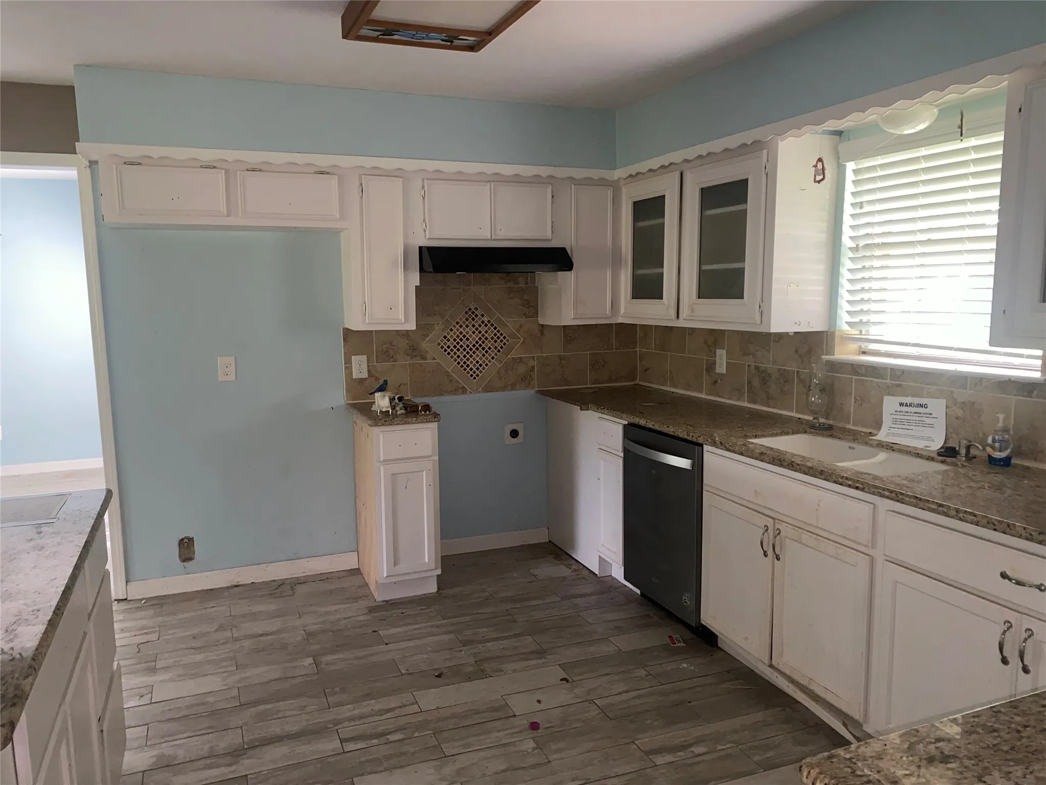 Single Family Residence For Sale in Fort Bend County , 416 Fort Bend Drive, Simonton, Texas 77485, 4 Bedroom, 3 Bathroom, Garage spaces, 2,100 Sqft, built in 1975, mls#21301000, Real Estate Agent in Simonton, Homes For Sale in Fort Bend county, Homes For Sale in Simonton, Realtor in Simonton Texas, Real Estate Brokerage Independent Realty Texas, Luminita Cordes Realtor
