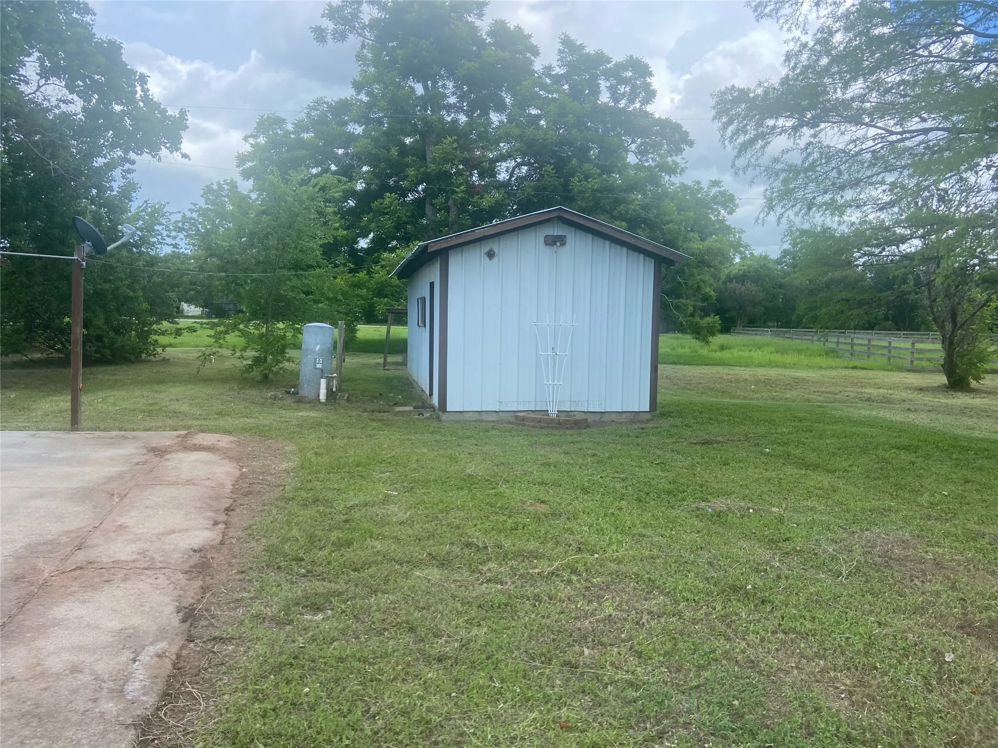 Single Family Residence For Sale in Fort Bend County , 416 Fort Bend Drive, Simonton, Texas 77485, 4 Bedroom, 3 Bathroom, Garage spaces, 2,100 Sqft, built in 1975, mls#21301000, Real Estate Agent in Simonton, Homes For Sale in Fort Bend county, Homes For Sale in Simonton, Realtor in Simonton Texas, Real Estate Brokerage Independent Realty Texas, Luminita Cordes Realtor
