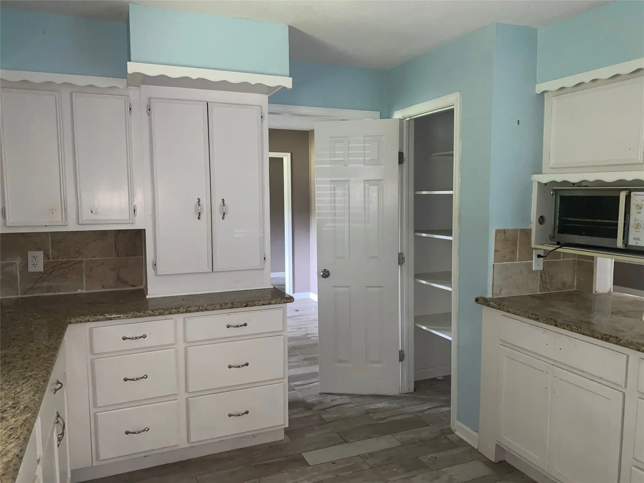 Single Family Residence For Sale in Fort Bend County , 416 Fort Bend Drive, Simonton, Texas 77485, 4 Bedroom, 3 Bathroom, Garage spaces, 2,100 Sqft, built in 1975, mls#21301000, Real Estate Agent in Simonton, Homes For Sale in Fort Bend county, Homes For Sale in Simonton, Realtor in Simonton Texas, Real Estate Brokerage Independent Realty Texas, Luminita Cordes Realtor