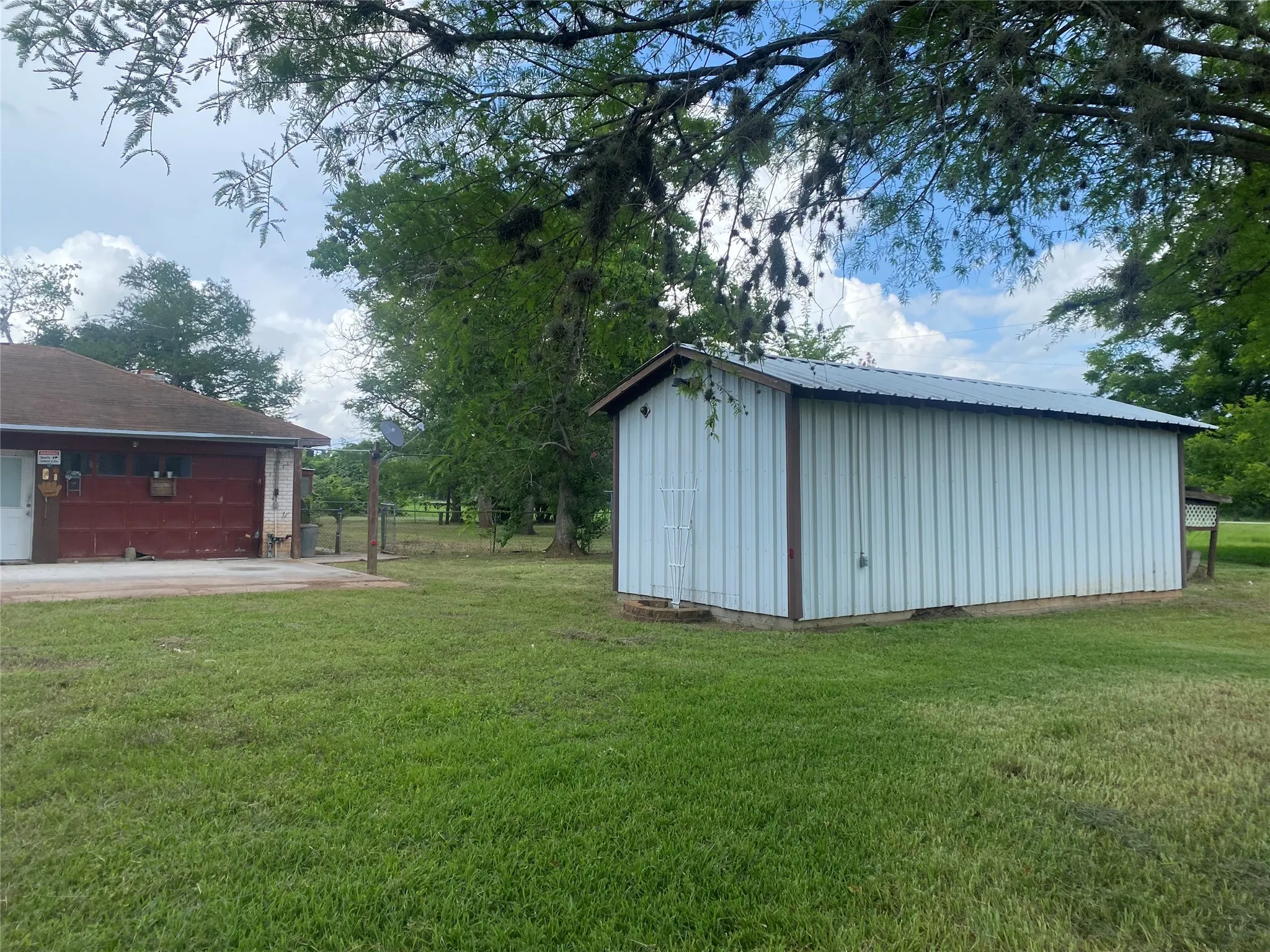 Single Family Residence For Sale in Fort Bend County , 416 Fort Bend Drive, Simonton, Texas 77485, 4 Bedroom, 3 Bathroom, Garage spaces, 2,100 Sqft, built in 1975, mls#21301000, Real Estate Agent in Simonton, Homes For Sale in Fort Bend county, Homes For Sale in Simonton, Realtor in Simonton Texas, Real Estate Brokerage Independent Realty Texas, Luminita Cordes Realtor