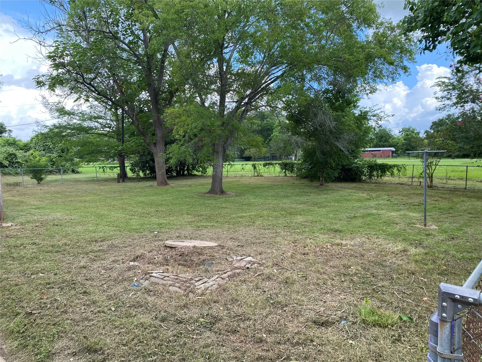 Single Family Residence For Sale in Fort Bend County , 416 Fort Bend Drive, Simonton, Texas 77485, 4 Bedroom, 3 Bathroom, Garage spaces, 2,100 Sqft, built in 1975, mls#21301000, Real Estate Agent in Simonton, Homes For Sale in Fort Bend county, Homes For Sale in Simonton, Realtor in Simonton Texas, Real Estate Brokerage Independent Realty Texas, Luminita Cordes Realtor