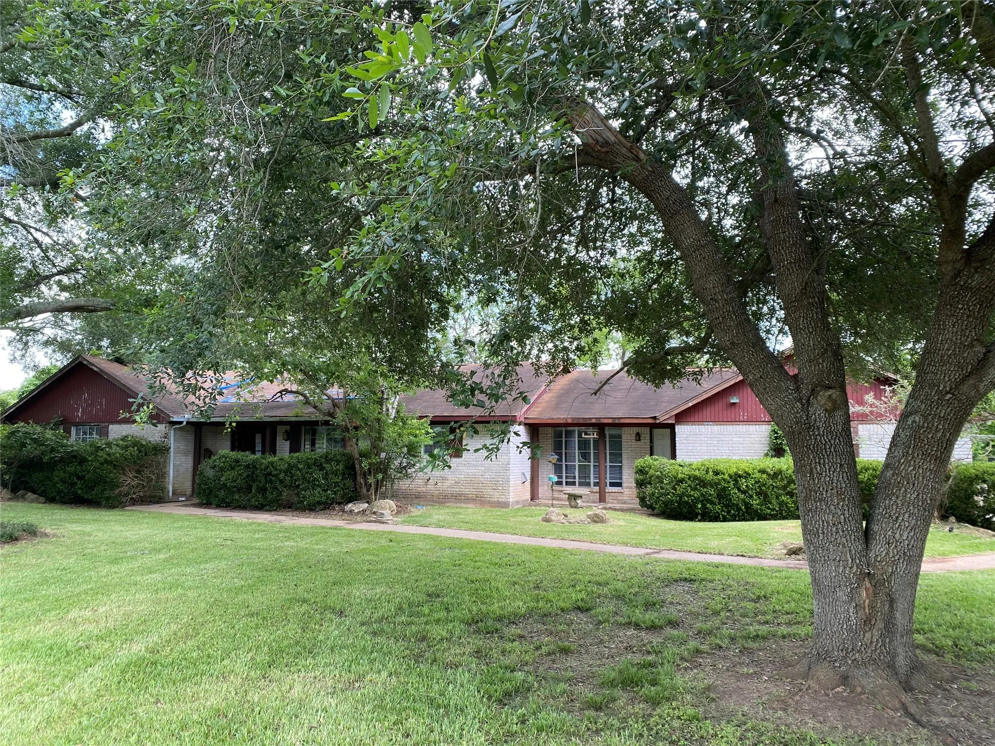 Single Family Residence For Sale in Fort Bend County , 416 Fort Bend Drive, Simonton, Texas 77485, 4 Bedroom, 3 Bathroom, Garage spaces, 2,100 Sqft, built in 1975, mls#21301000, Real Estate Agent in Simonton, Homes For Sale in Fort Bend county, Homes For Sale in Simonton, Realtor in Simonton Texas, Real Estate Brokerage Independent Realty Texas, Luminita Cordes Realtor
