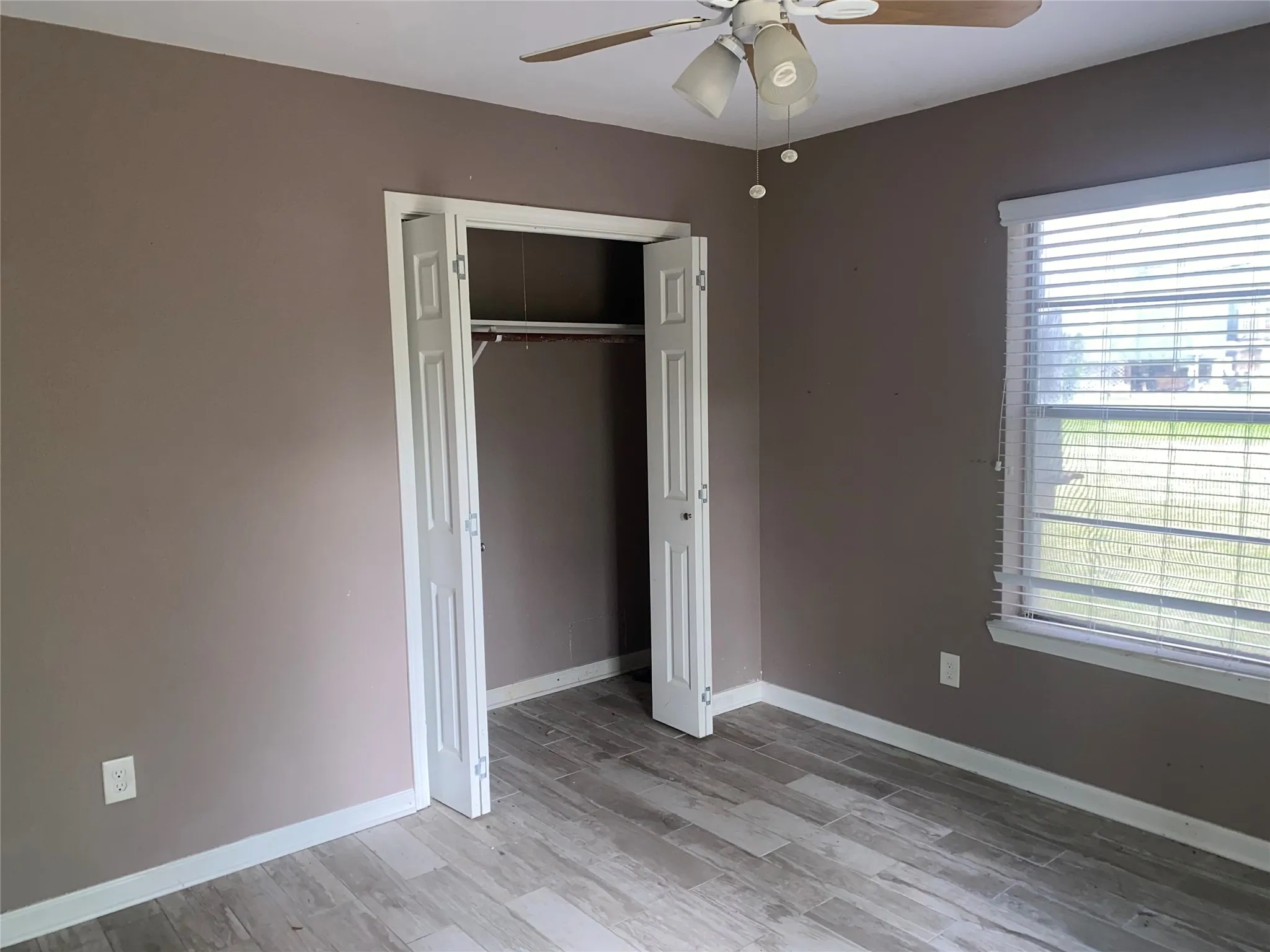 Single Family Residence For Sale in Fort Bend County , 416 Fort Bend Drive, Simonton, Texas 77485, 4 Bedroom, 3 Bathroom, Garage spaces, 2,100 Sqft, built in 1975, mls#21301000, Real Estate Agent in Simonton, Homes For Sale in Fort Bend county, Homes For Sale in Simonton, Realtor in Simonton Texas, Real Estate Brokerage Independent Realty Texas, Luminita Cordes Realtor