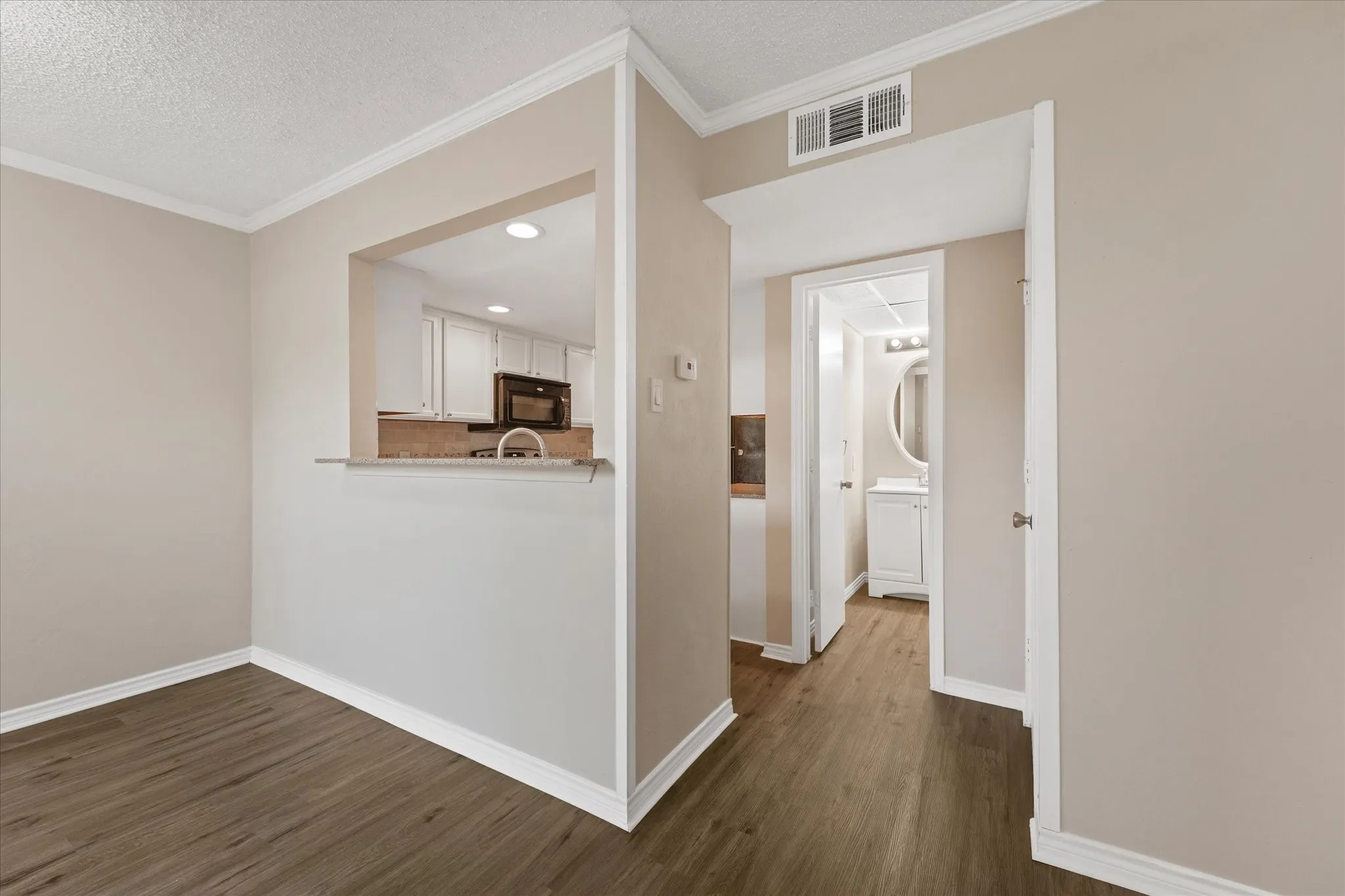 Townhouse For Sale in Collin County , 8400 Hickory Street 101, Frisco, Texas 75034, 2 Bedroom, 3 Bathroom, 2 Garage spaces, 1,014 Sqft, built in 1987, mls#21300976, Real Estate Agent in Frisco, Homes For Sale in Collin county, Homes For Sale in Frisco, Realtor in Frisco Texas, Real Estate Brokerage Independent Realty Texas, Luminita Cordes Realtor