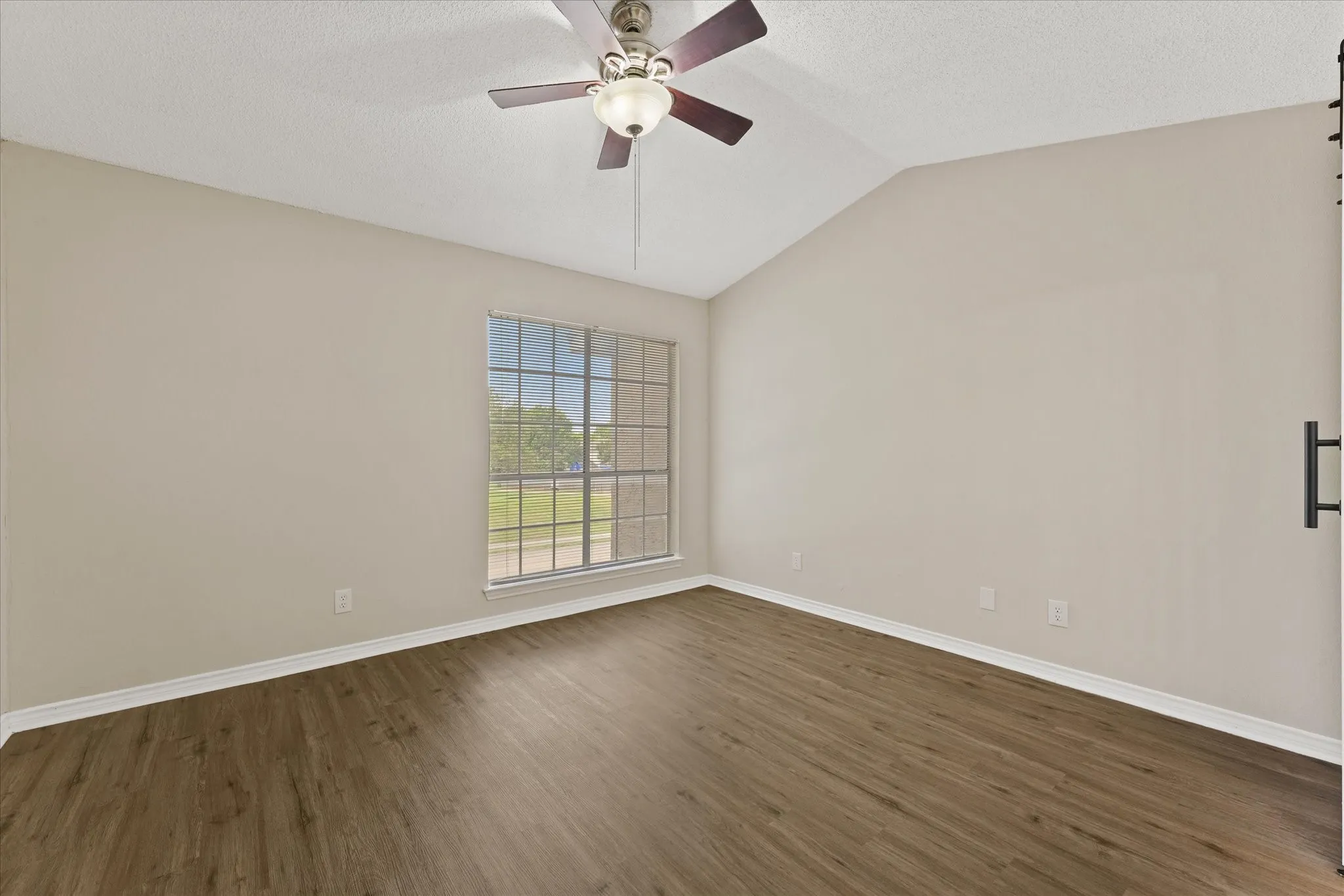 Townhouse For Sale in Collin County , 8400 Hickory Street 101, Frisco, Texas 75034, 2 Bedroom, 3 Bathroom, 2 Garage spaces, 1,014 Sqft, built in 1987, mls#21300976, Real Estate Agent in Frisco, Homes For Sale in Collin county, Homes For Sale in Frisco, Realtor in Frisco Texas, Real Estate Brokerage Independent Realty Texas, Luminita Cordes Realtor