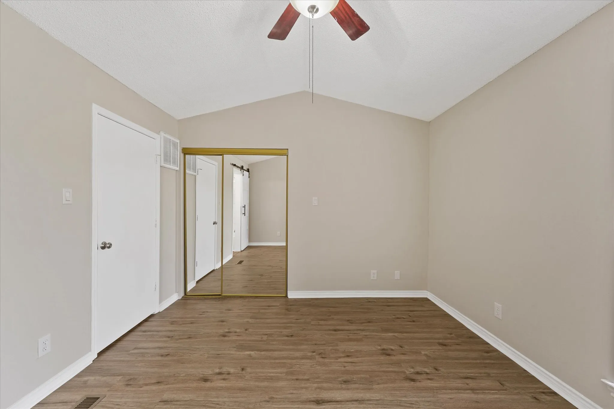 Townhouse For Sale in Collin County , 8400 Hickory Street 101, Frisco, Texas 75034, 2 Bedroom, 3 Bathroom, 2 Garage spaces, 1,014 Sqft, built in 1987, mls#21300976, Real Estate Agent in Frisco, Homes For Sale in Collin county, Homes For Sale in Frisco, Realtor in Frisco Texas, Real Estate Brokerage Independent Realty Texas, Luminita Cordes Realtor