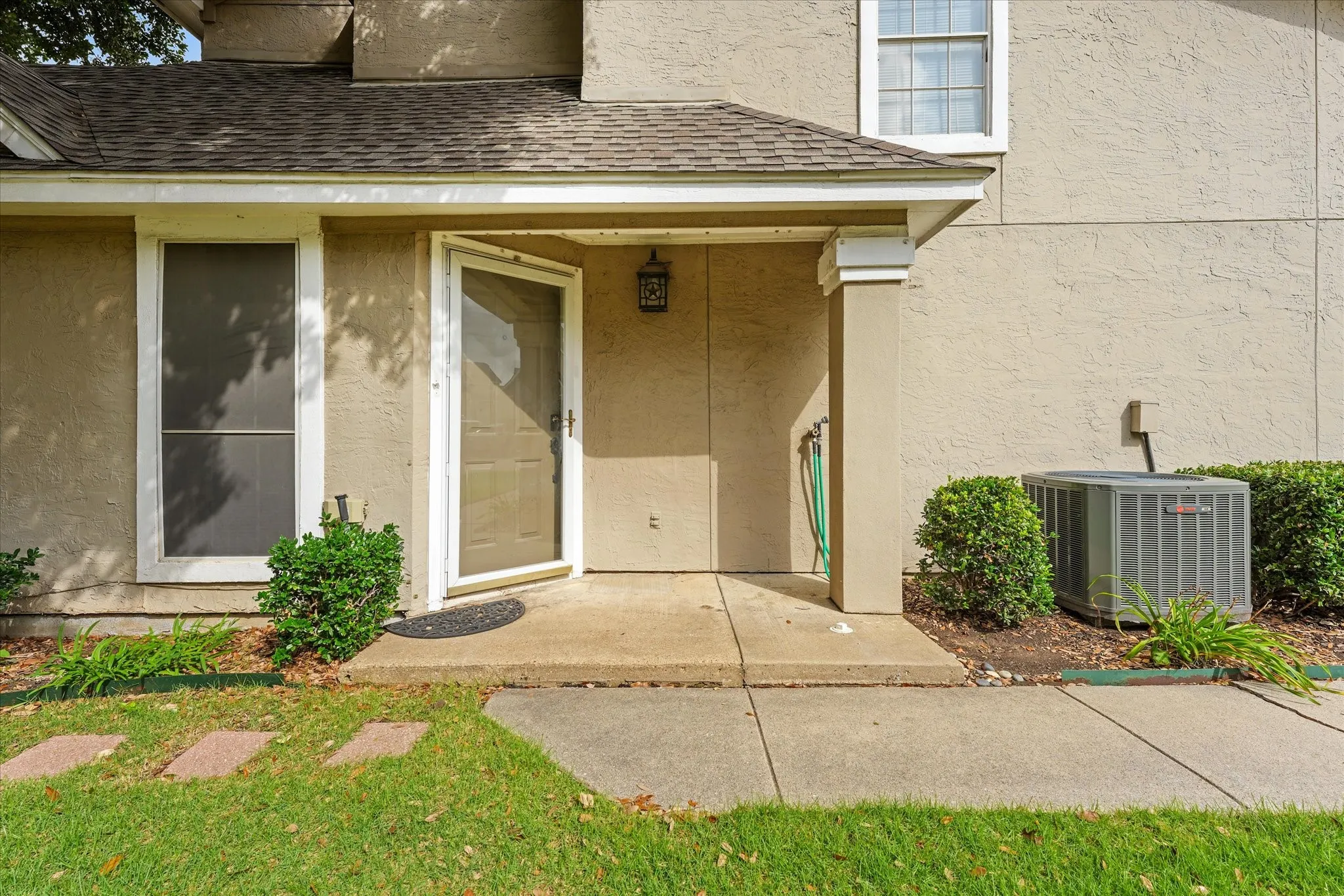 Townhouse For Sale in Collin County , 8400 Hickory Street 101, Frisco, Texas 75034, 2 Bedroom, 3 Bathroom, 2 Garage spaces, 1,014 Sqft, built in 1987, mls#21300976, Real Estate Agent in Frisco, Homes For Sale in Collin county, Homes For Sale in Frisco, Realtor in Frisco Texas, Real Estate Brokerage Independent Realty Texas, Luminita Cordes Realtor