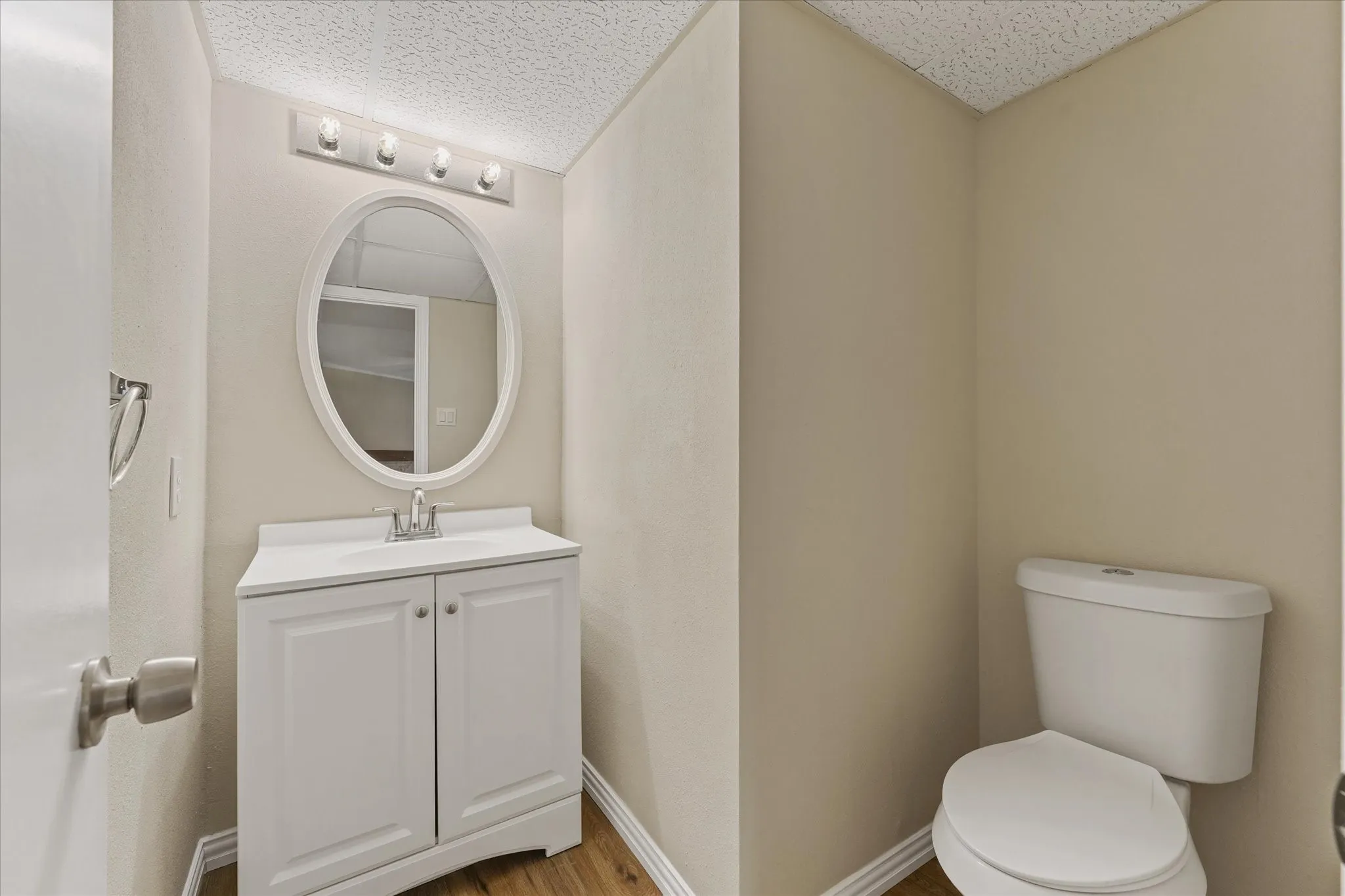 Townhouse For Sale in Collin County , 8400 Hickory Street 101, Frisco, Texas 75034, 2 Bedroom, 3 Bathroom, 2 Garage spaces, 1,014 Sqft, built in 1987, mls#21300976, Real Estate Agent in Frisco, Homes For Sale in Collin county, Homes For Sale in Frisco, Realtor in Frisco Texas, Real Estate Brokerage Independent Realty Texas, Luminita Cordes Realtor