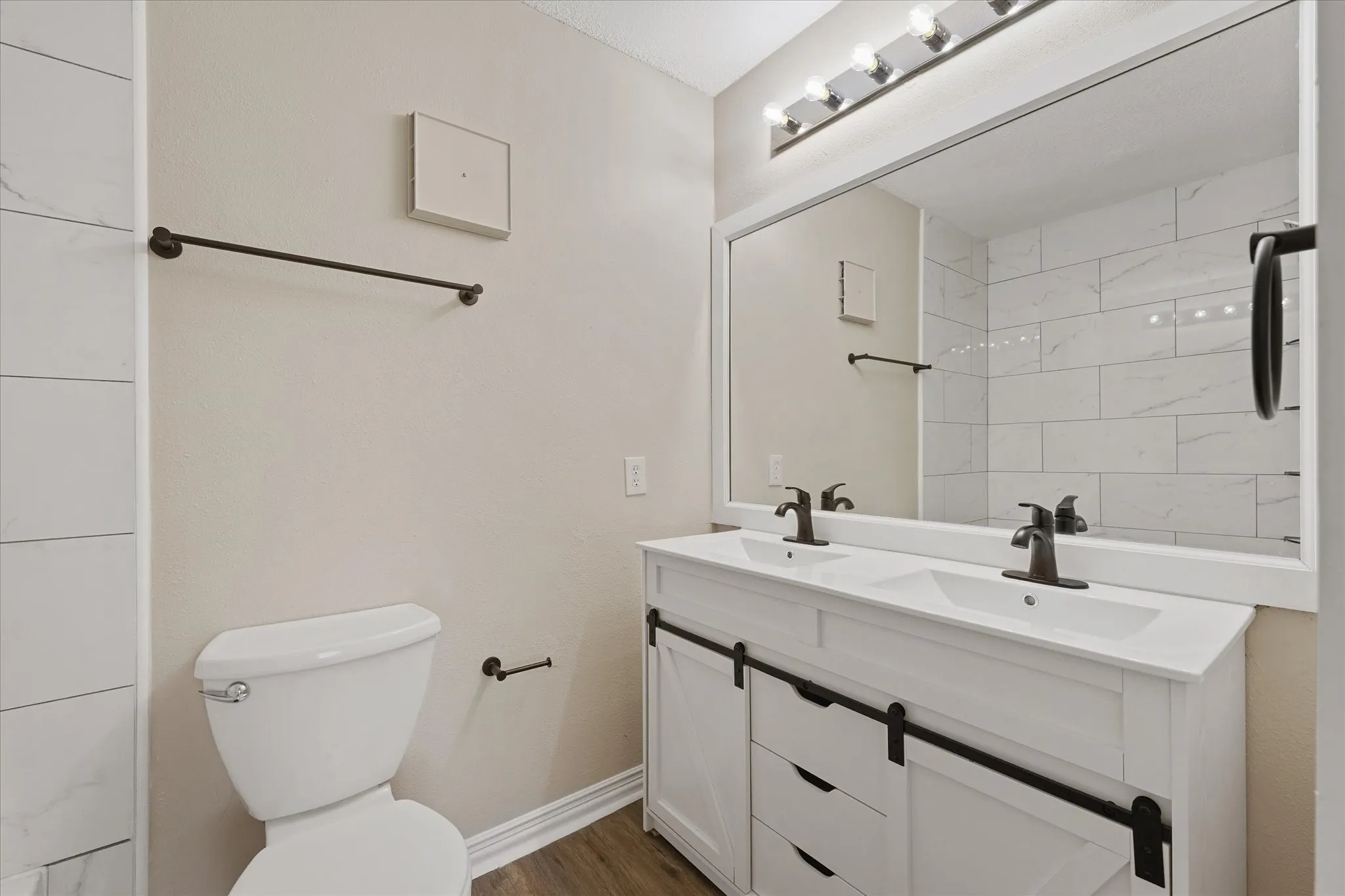 Townhouse For Sale in Collin County , 8400 Hickory Street 101, Frisco, Texas 75034, 2 Bedroom, 3 Bathroom, 2 Garage spaces, 1,014 Sqft, built in 1987, mls#21300976, Real Estate Agent in Frisco, Homes For Sale in Collin county, Homes For Sale in Frisco, Realtor in Frisco Texas, Real Estate Brokerage Independent Realty Texas, Luminita Cordes Realtor