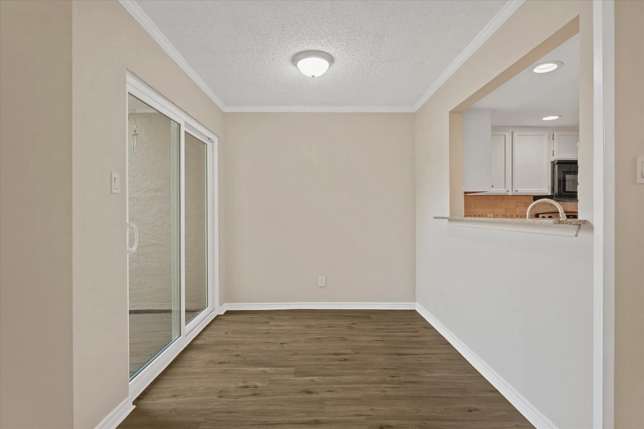 Townhouse For Sale in Collin County , 8400 Hickory Street 101, Frisco, Texas 75034, 2 Bedroom, 3 Bathroom, 2 Garage spaces, 1,014 Sqft, built in 1987, mls#21300976, Real Estate Agent in Frisco, Homes For Sale in Collin county, Homes For Sale in Frisco, Realtor in Frisco Texas, Real Estate Brokerage Independent Realty Texas, Luminita Cordes Realtor