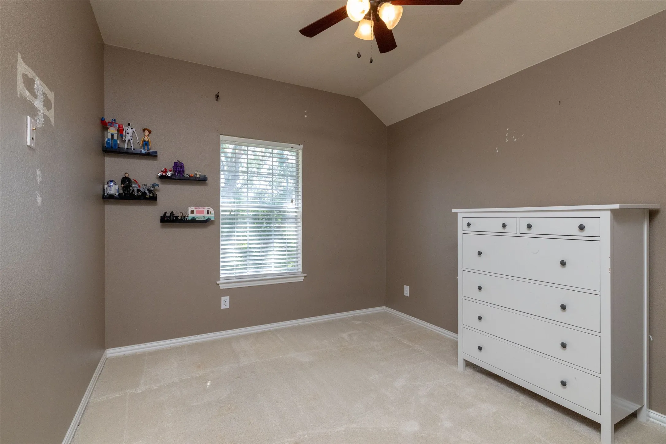 Single Family Residence For Sale in Denton County , 4705 Hampshire Drive, Flower Mound, Texas 75028, 5 Bedroom, 3 Bathroom, 2 Garage spaces, 3,212 Sqft, built in 1997, mls#21299659, Real Estate Agent in Flower Mound, Homes For Sale in Denton county, Homes For Sale in Flower Mound, Realtor in Flower Mound Texas, Real Estate Brokerage Independent Realty Texas, Luminita Cordes Realtor