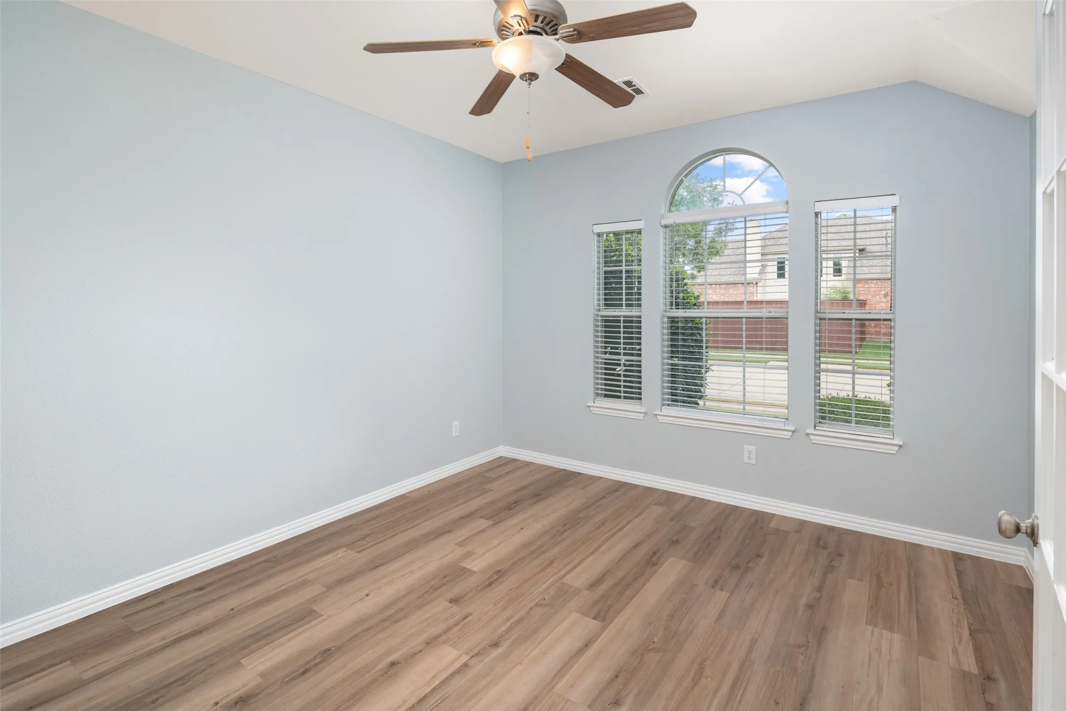 Single Family Residence For Sale in Collin County , 1711 Buckthorne Drive, Allen, Texas 75002, 4 Bedroom, 3 Bathroom, 2 Garage spaces, 2,178 Sqft, built in 2005, mls#21290953, Real Estate Agent in Allen, Homes For Sale in Collin county, Homes For Sale in Allen, Realtor in Allen Texas, Real Estate Brokerage Independent Realty Texas, Luminita Cordes Realtor