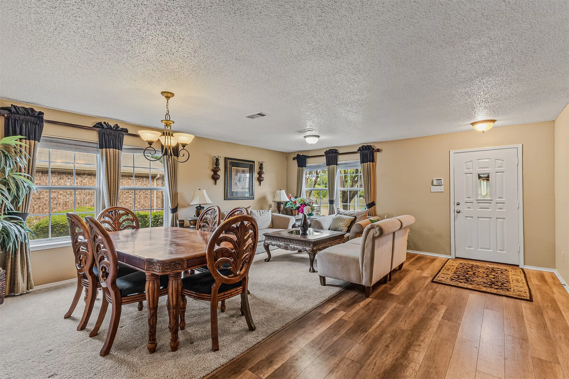 Single Family Residence For Sale in Dallas County , 2177 Lone Pecan Drive, Mesquite, Texas 75181, 4 Bedroom, 3 Bathroom, 2 Garage spaces, 3,034 Sqft, built in 2003, mls#21298116, Real Estate Agent in Mesquite, Homes For Sale in Dallas county, Homes For Sale in Mesquite, Realtor in Mesquite Texas, Real Estate Brokerage Independent Realty Texas, Luminita Cordes Realtor