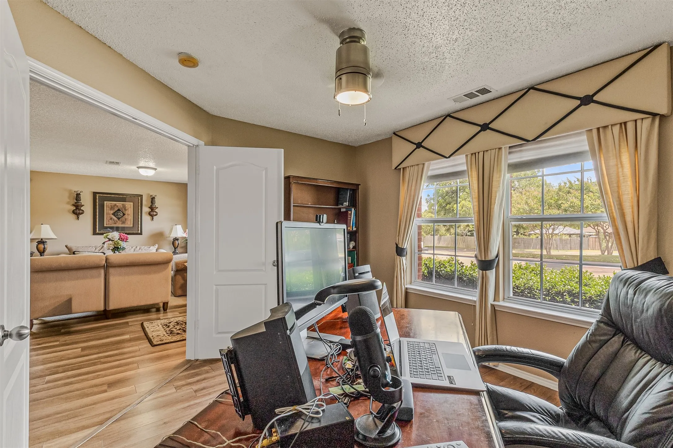 Single Family Residence For Sale in Dallas County , 2177 Lone Pecan Drive, Mesquite, Texas 75181, 4 Bedroom, 3 Bathroom, 2 Garage spaces, 3,034 Sqft, built in 2003, mls#21298116, Real Estate Agent in Mesquite, Homes For Sale in Dallas county, Homes For Sale in Mesquite, Realtor in Mesquite Texas, Real Estate Brokerage Independent Realty Texas, Luminita Cordes Realtor