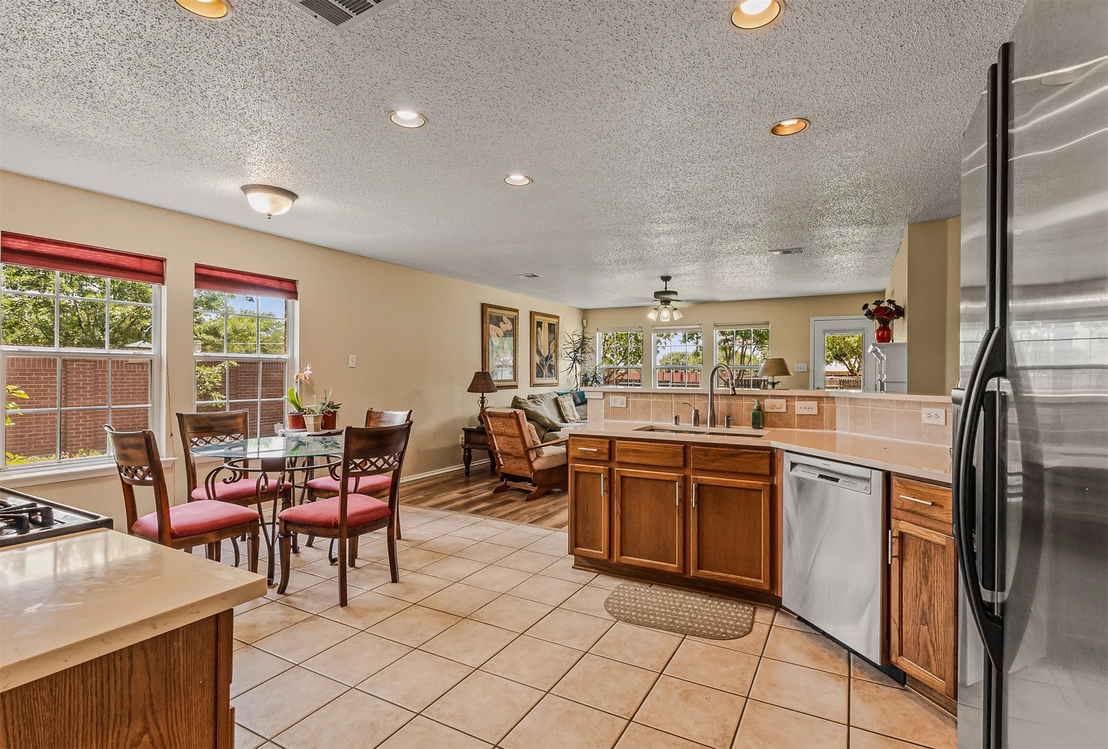 Single Family Residence For Sale in Dallas County , 2177 Lone Pecan Drive, Mesquite, Texas 75181, 4 Bedroom, 3 Bathroom, 2 Garage spaces, 3,034 Sqft, built in 2003, mls#21298116, Real Estate Agent in Mesquite, Homes For Sale in Dallas county, Homes For Sale in Mesquite, Realtor in Mesquite Texas, Real Estate Brokerage Independent Realty Texas, Luminita Cordes Realtor