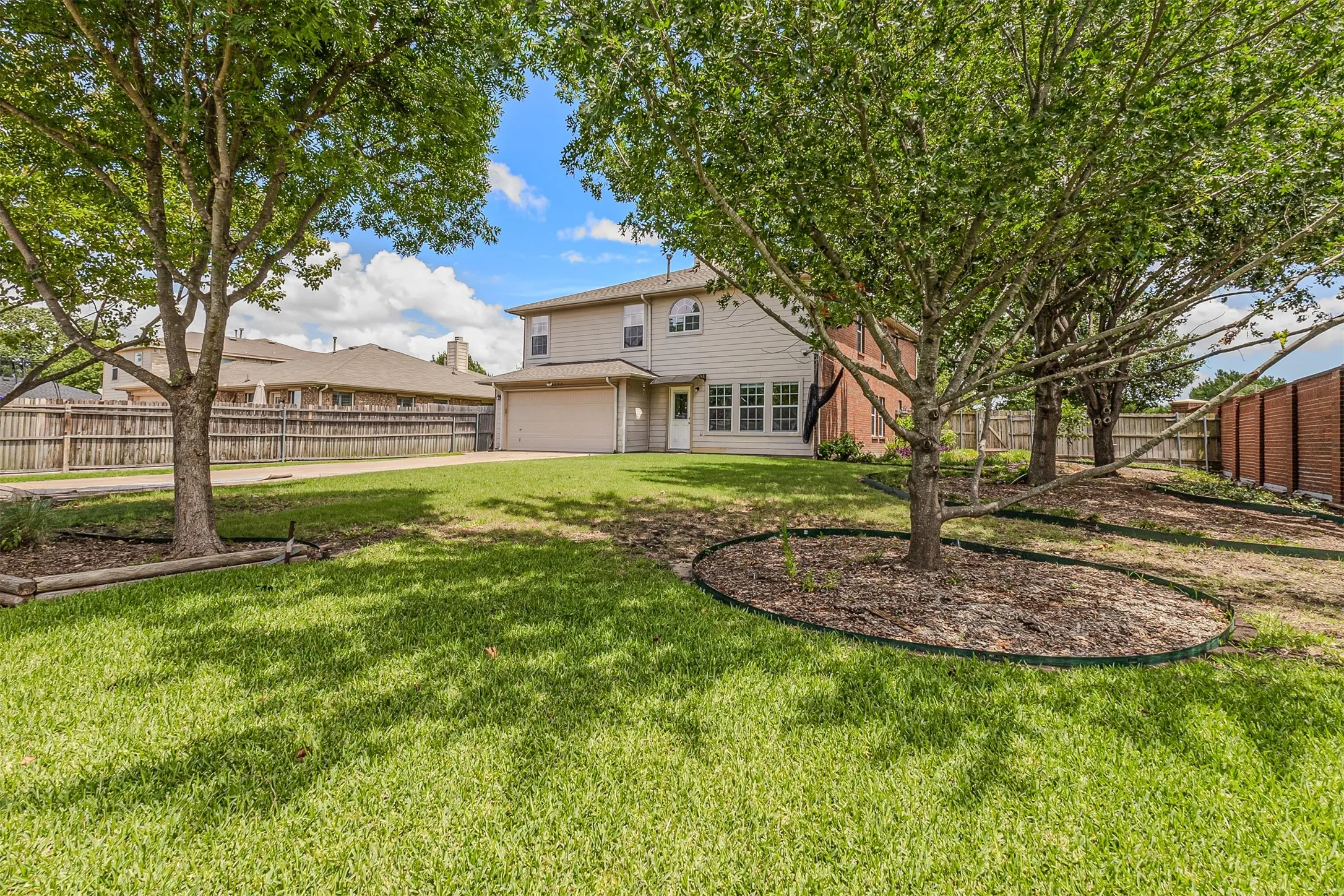 Single Family Residence For Sale in Dallas County , 2177 Lone Pecan Drive, Mesquite, Texas 75181, 4 Bedroom, 3 Bathroom, 2 Garage spaces, 3,034 Sqft, built in 2003, mls#21298116, Real Estate Agent in Mesquite, Homes For Sale in Dallas county, Homes For Sale in Mesquite, Realtor in Mesquite Texas, Real Estate Brokerage Independent Realty Texas, Luminita Cordes Realtor