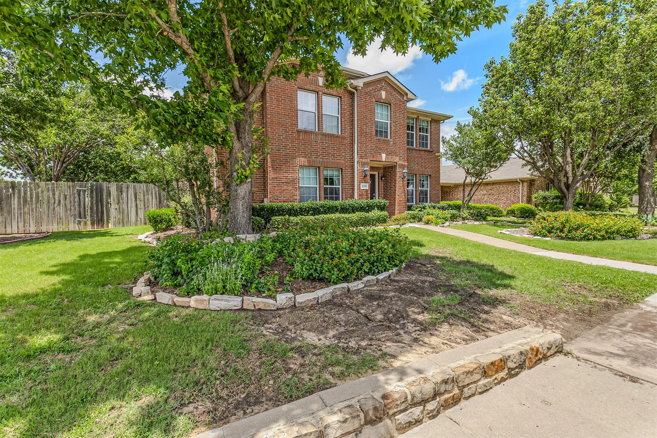 Single Family Residence For Sale in Dallas County , 2177 Lone Pecan Drive, Mesquite, Texas 75181, 4 Bedroom, 3 Bathroom, 2 Garage spaces, 3,034 Sqft, built in 2003, mls#21298116, Real Estate Agent in Mesquite, Homes For Sale in Dallas county, Homes For Sale in Mesquite, Realtor in Mesquite Texas, Real Estate Brokerage Independent Realty Texas, Luminita Cordes Realtor