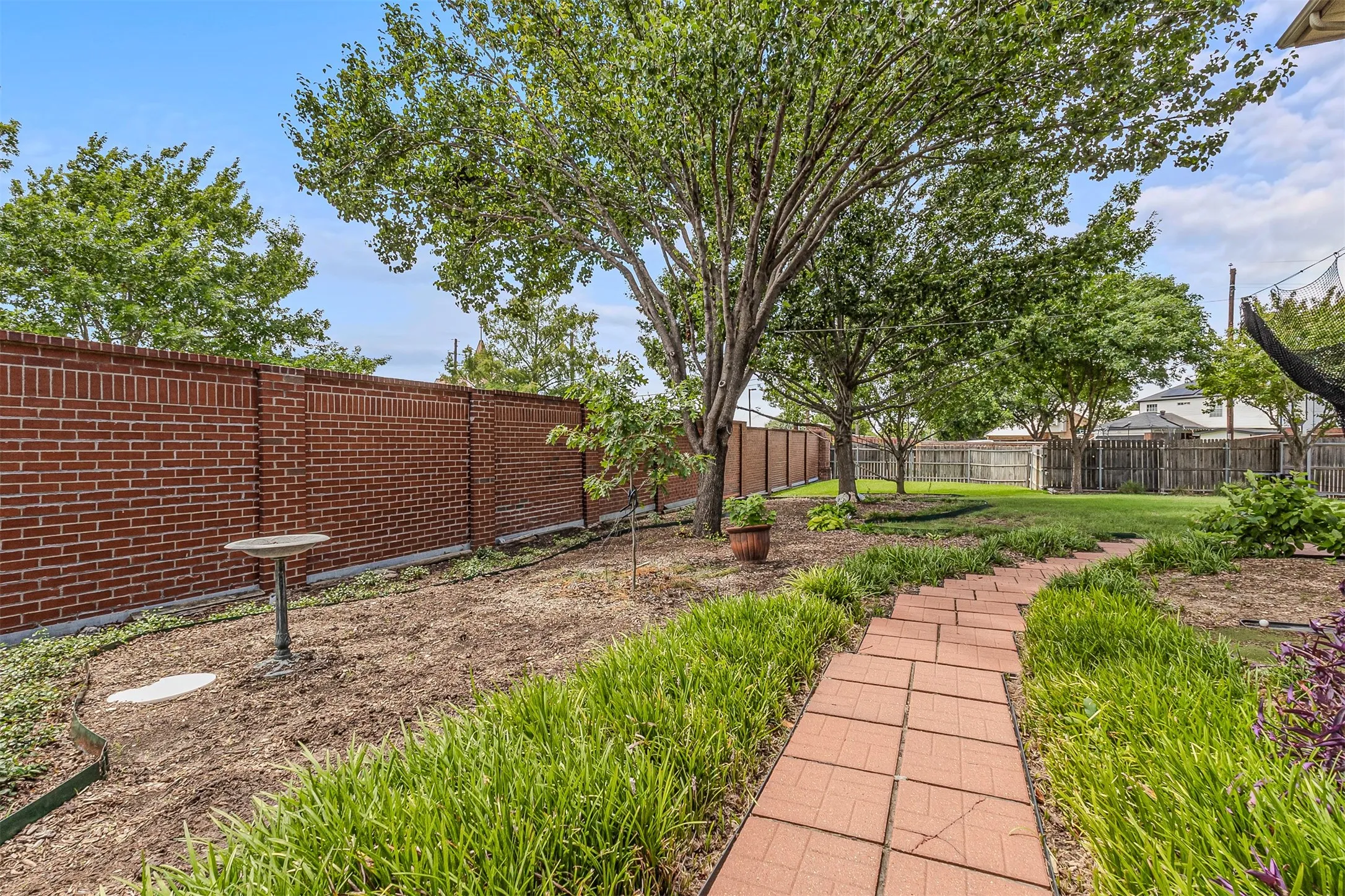 Single Family Residence For Sale in Dallas County , 2177 Lone Pecan Drive, Mesquite, Texas 75181, 4 Bedroom, 3 Bathroom, 2 Garage spaces, 3,034 Sqft, built in 2003, mls#21298116, Real Estate Agent in Mesquite, Homes For Sale in Dallas county, Homes For Sale in Mesquite, Realtor in Mesquite Texas, Real Estate Brokerage Independent Realty Texas, Luminita Cordes Realtor