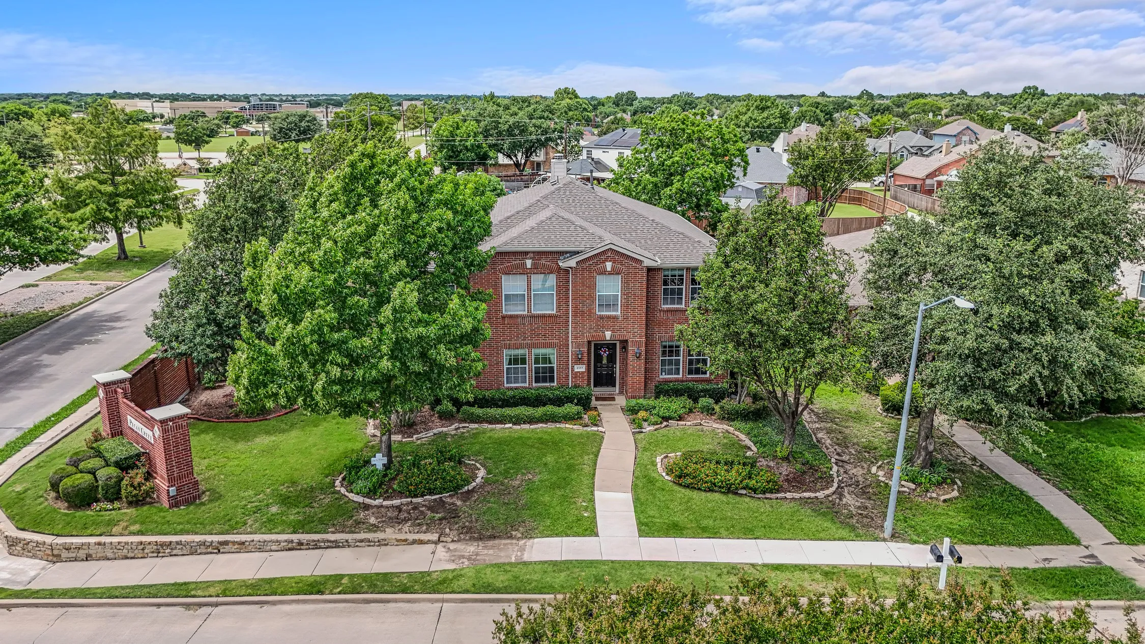 Single Family Residence For Sale in Dallas County , 2177 Lone Pecan Drive, Mesquite, Texas 75181, 4 Bedroom, 3 Bathroom, 2 Garage spaces, 3,034 Sqft, built in 2003, mls#21298116, Real Estate Agent in Mesquite, Homes For Sale in Dallas county, Homes For Sale in Mesquite, Realtor in Mesquite Texas, Real Estate Brokerage Independent Realty Texas, Luminita Cordes Realtor
