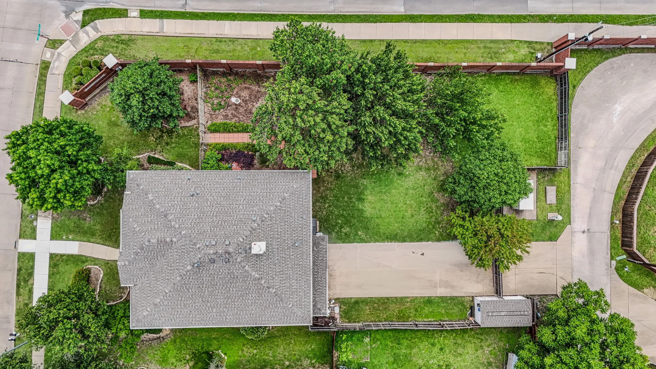 Single Family Residence For Sale in Dallas County , 2177 Lone Pecan Drive, Mesquite, Texas 75181, 4 Bedroom, 3 Bathroom, 2 Garage spaces, 3,034 Sqft, built in 2003, mls#21298116, Real Estate Agent in Mesquite, Homes For Sale in Dallas county, Homes For Sale in Mesquite, Realtor in Mesquite Texas, Real Estate Brokerage Independent Realty Texas, Luminita Cordes Realtor