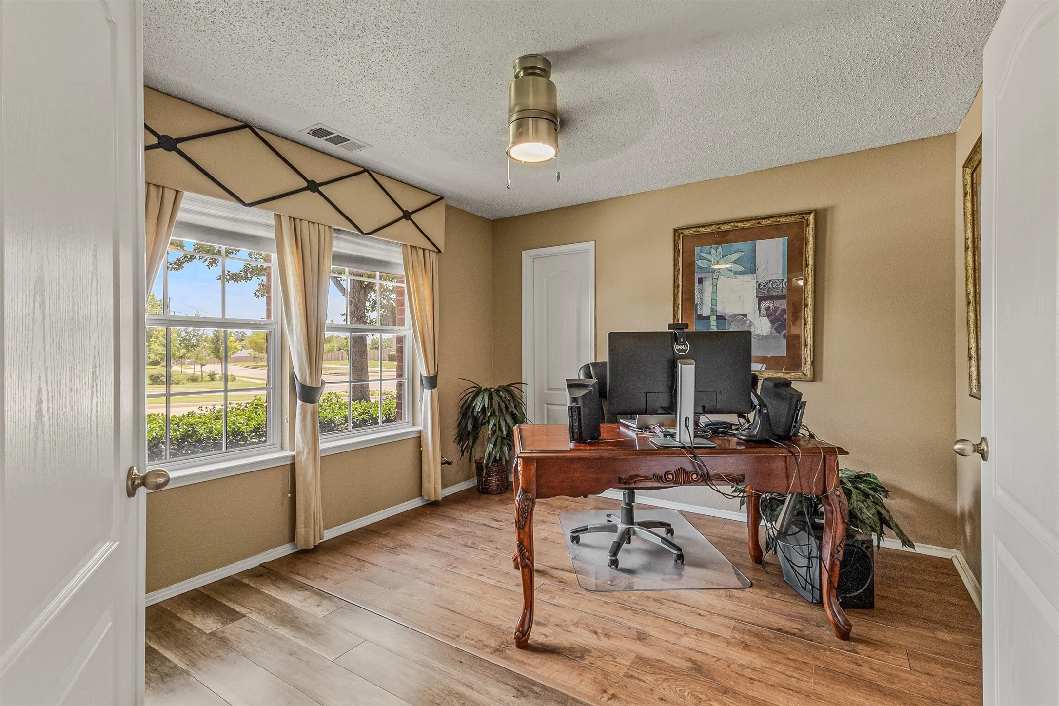 Single Family Residence For Sale in Dallas County , 2177 Lone Pecan Drive, Mesquite, Texas 75181, 4 Bedroom, 3 Bathroom, 2 Garage spaces, 3,034 Sqft, built in 2003, mls#21298116, Real Estate Agent in Mesquite, Homes For Sale in Dallas county, Homes For Sale in Mesquite, Realtor in Mesquite Texas, Real Estate Brokerage Independent Realty Texas, Luminita Cordes Realtor