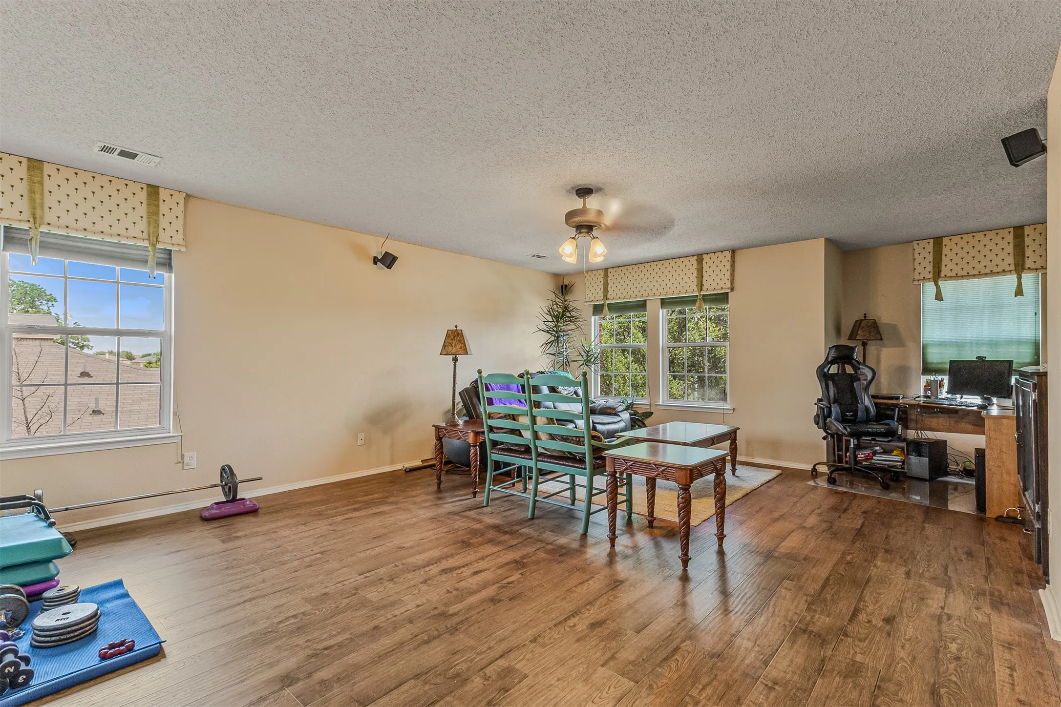 Single Family Residence For Sale in Dallas County , 2177 Lone Pecan Drive, Mesquite, Texas 75181, 4 Bedroom, 3 Bathroom, 2 Garage spaces, 3,034 Sqft, built in 2003, mls#21298116, Real Estate Agent in Mesquite, Homes For Sale in Dallas county, Homes For Sale in Mesquite, Realtor in Mesquite Texas, Real Estate Brokerage Independent Realty Texas, Luminita Cordes Realtor