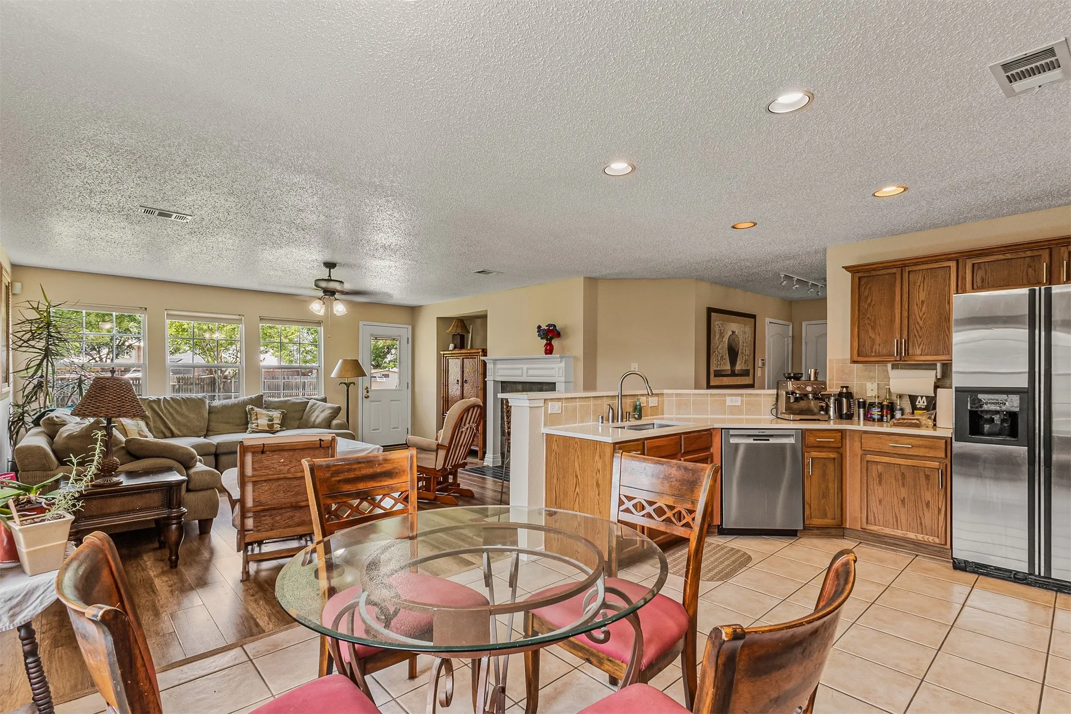 Single Family Residence For Sale in Dallas County , 2177 Lone Pecan Drive, Mesquite, Texas 75181, 4 Bedroom, 3 Bathroom, 2 Garage spaces, 3,034 Sqft, built in 2003, mls#21298116, Real Estate Agent in Mesquite, Homes For Sale in Dallas county, Homes For Sale in Mesquite, Realtor in Mesquite Texas, Real Estate Brokerage Independent Realty Texas, Luminita Cordes Realtor