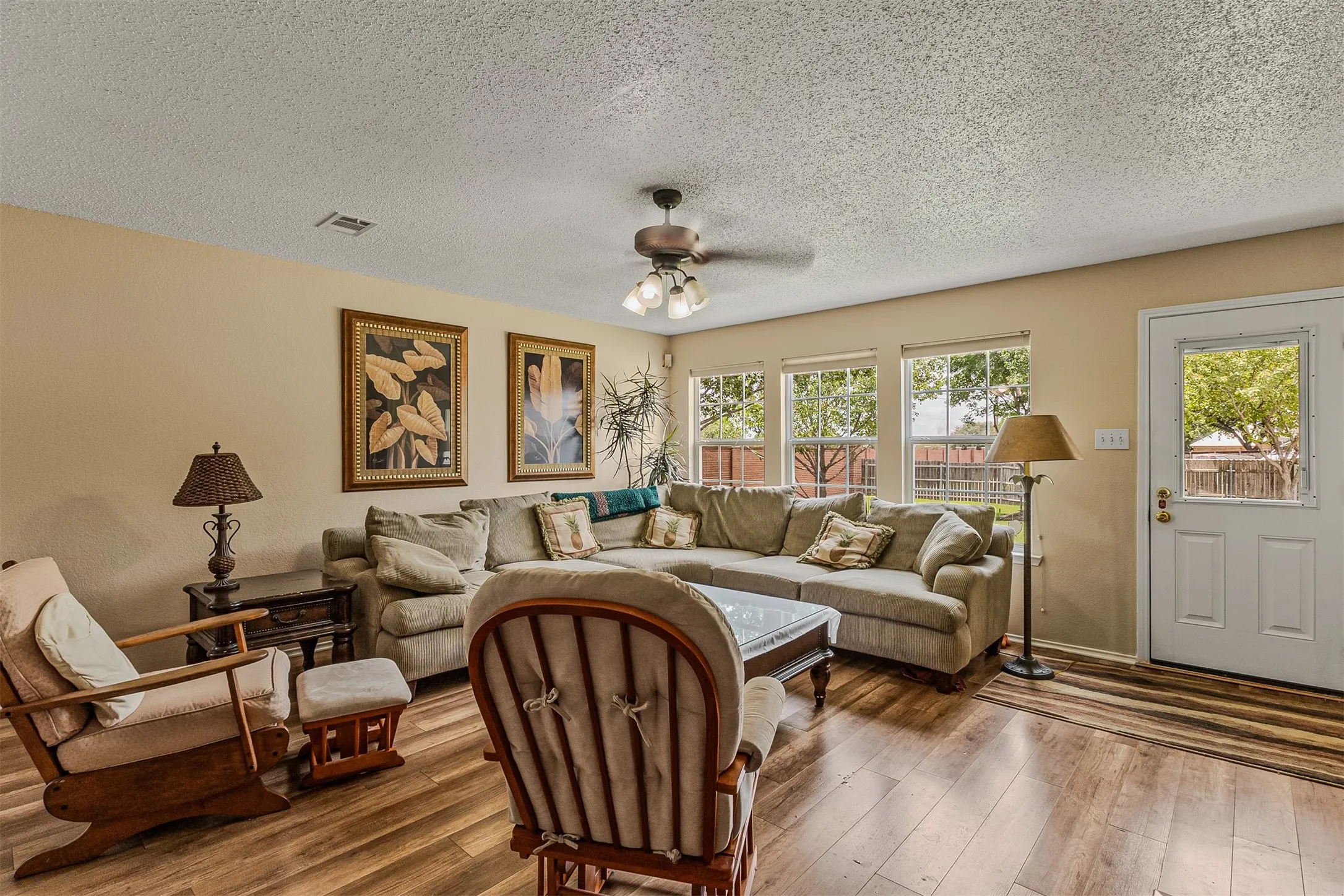 Single Family Residence For Sale in Dallas County , 2177 Lone Pecan Drive, Mesquite, Texas 75181, 4 Bedroom, 3 Bathroom, 2 Garage spaces, 3,034 Sqft, built in 2003, mls#21298116, Real Estate Agent in Mesquite, Homes For Sale in Dallas county, Homes For Sale in Mesquite, Realtor in Mesquite Texas, Real Estate Brokerage Independent Realty Texas, Luminita Cordes Realtor