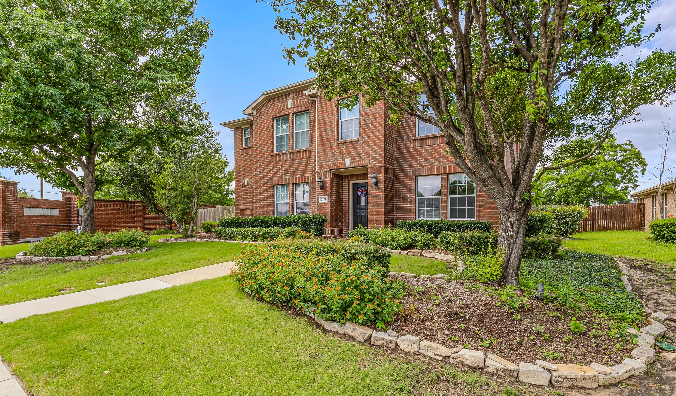 Single Family Residence For Sale in Dallas County , 2177 Lone Pecan Drive, Mesquite, Texas 75181, 4 Bedroom, 3 Bathroom, 2 Garage spaces, 3,034 Sqft, built in 2003, mls#21298116, Real Estate Agent in Mesquite, Homes For Sale in Dallas county, Homes For Sale in Mesquite, Realtor in Mesquite Texas, Real Estate Brokerage Independent Realty Texas, Luminita Cordes Realtor