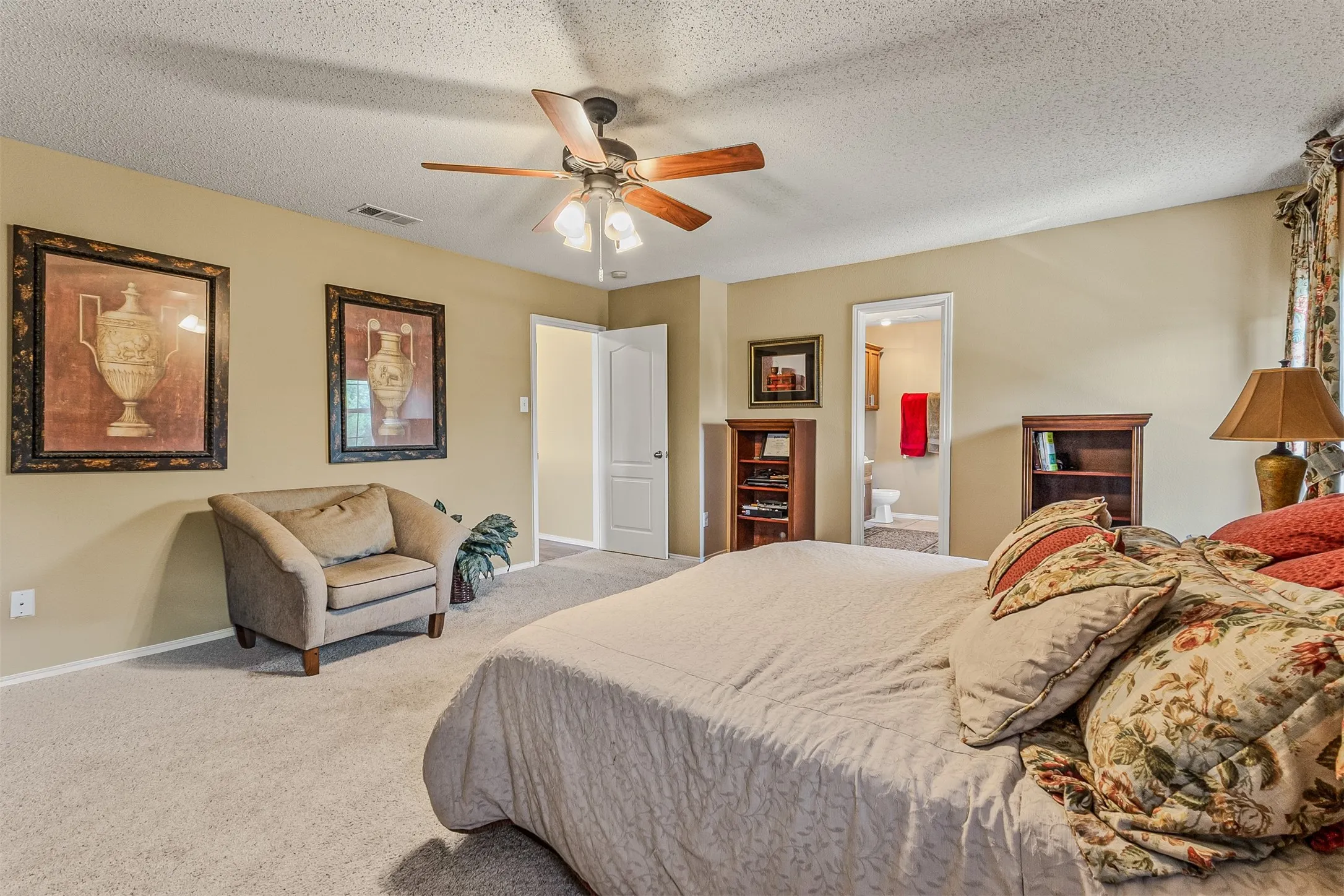 Single Family Residence For Sale in Dallas County , 2177 Lone Pecan Drive, Mesquite, Texas 75181, 4 Bedroom, 3 Bathroom, 2 Garage spaces, 3,034 Sqft, built in 2003, mls#21298116, Real Estate Agent in Mesquite, Homes For Sale in Dallas county, Homes For Sale in Mesquite, Realtor in Mesquite Texas, Real Estate Brokerage Independent Realty Texas, Luminita Cordes Realtor