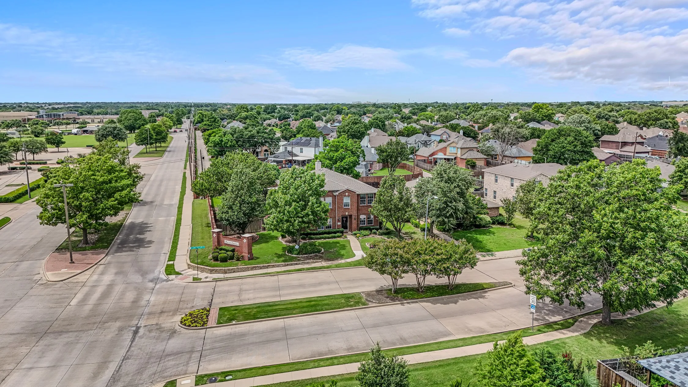 Single Family Residence For Sale in Dallas County , 2177 Lone Pecan Drive, Mesquite, Texas 75181, 4 Bedroom, 3 Bathroom, 2 Garage spaces, 3,034 Sqft, built in 2003, mls#21298116, Real Estate Agent in Mesquite, Homes For Sale in Dallas county, Homes For Sale in Mesquite, Realtor in Mesquite Texas, Real Estate Brokerage Independent Realty Texas, Luminita Cordes Realtor