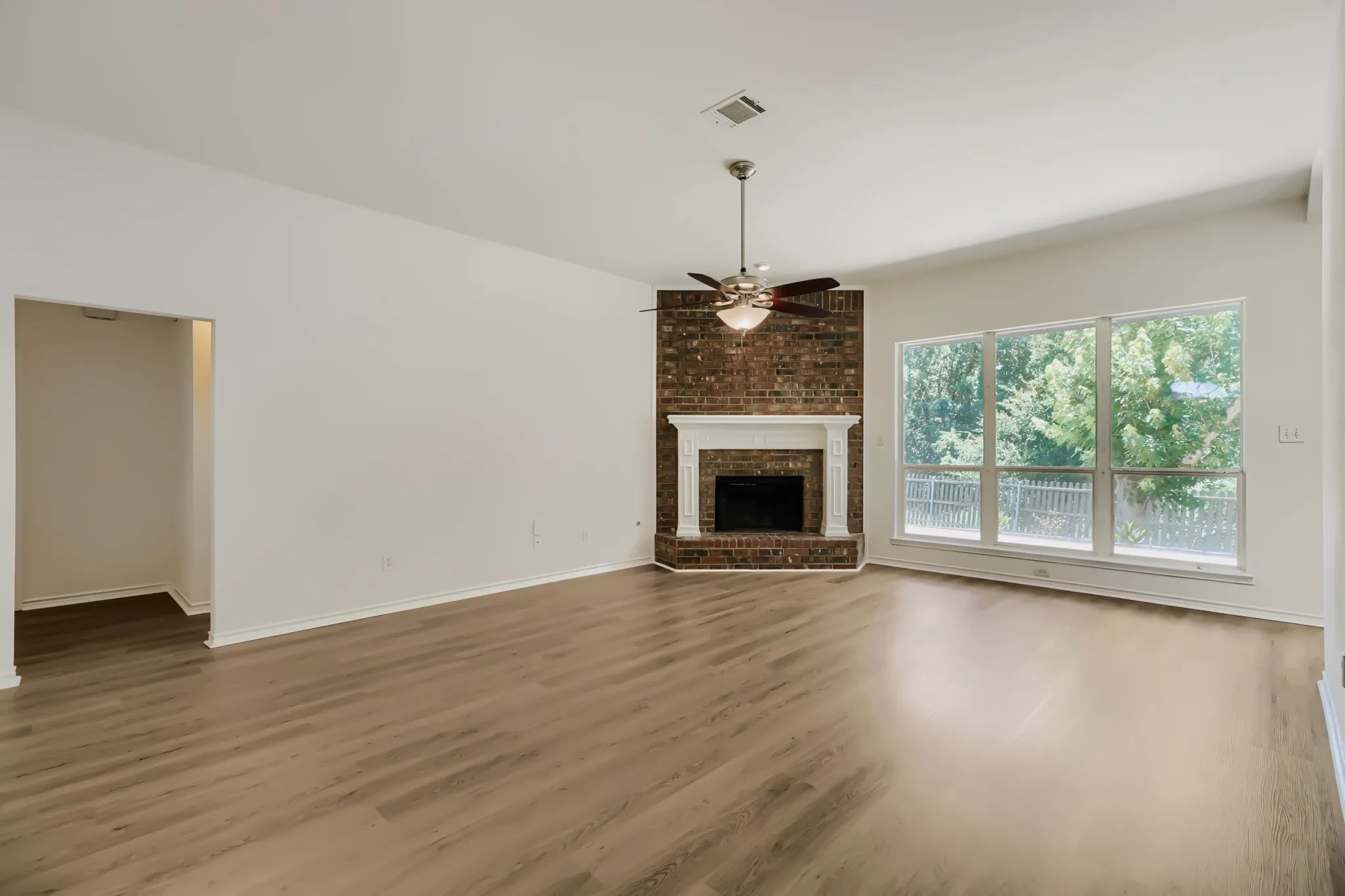Single Family Residence For Sale in Rockwall County , 1630 Ashbourne Drive, Rockwall, Texas 75087, 4 Bedroom, 2 Bathroom, 2 Garage spaces, 2,074 Sqft, built in 2003, mls#21205898, Real Estate Agent in Rockwall, Homes For Sale in Rockwall county, Homes For Sale in Rockwall, Realtor in Rockwall Texas, Real Estate Brokerage Independent Realty Texas, Luminita Cordes Realtor