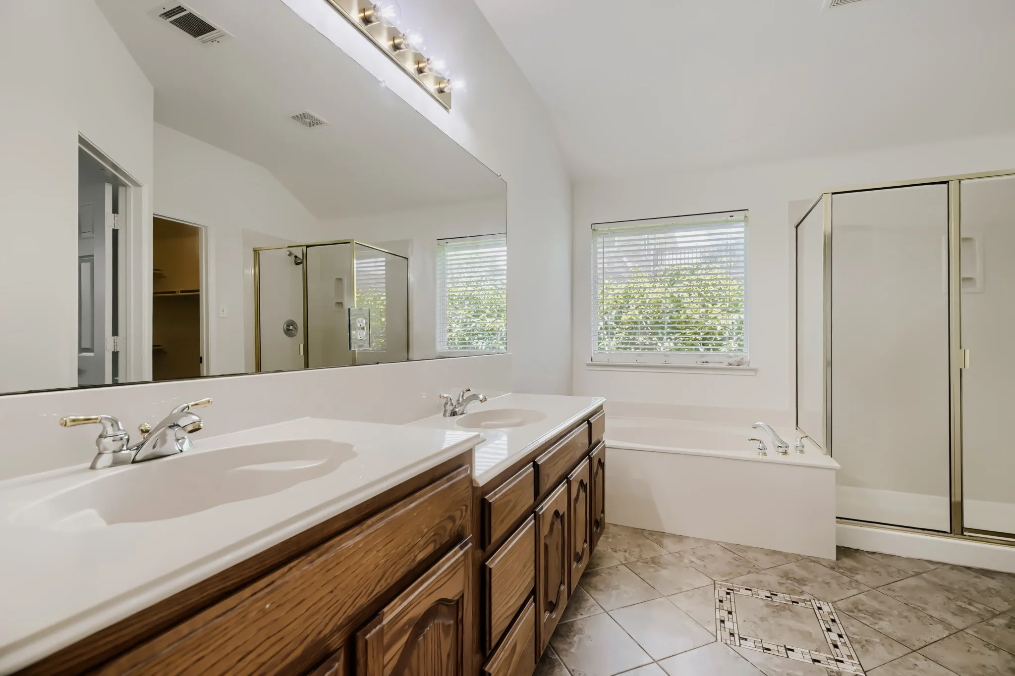 Single Family Residence For Sale in Rockwall County , 1630 Ashbourne Drive, Rockwall, Texas 75087, 4 Bedroom, 2 Bathroom, 2 Garage spaces, 2,074 Sqft, built in 2003, mls#21205898, Real Estate Agent in Rockwall, Homes For Sale in Rockwall county, Homes For Sale in Rockwall, Realtor in Rockwall Texas, Real Estate Brokerage Independent Realty Texas, Luminita Cordes Realtor