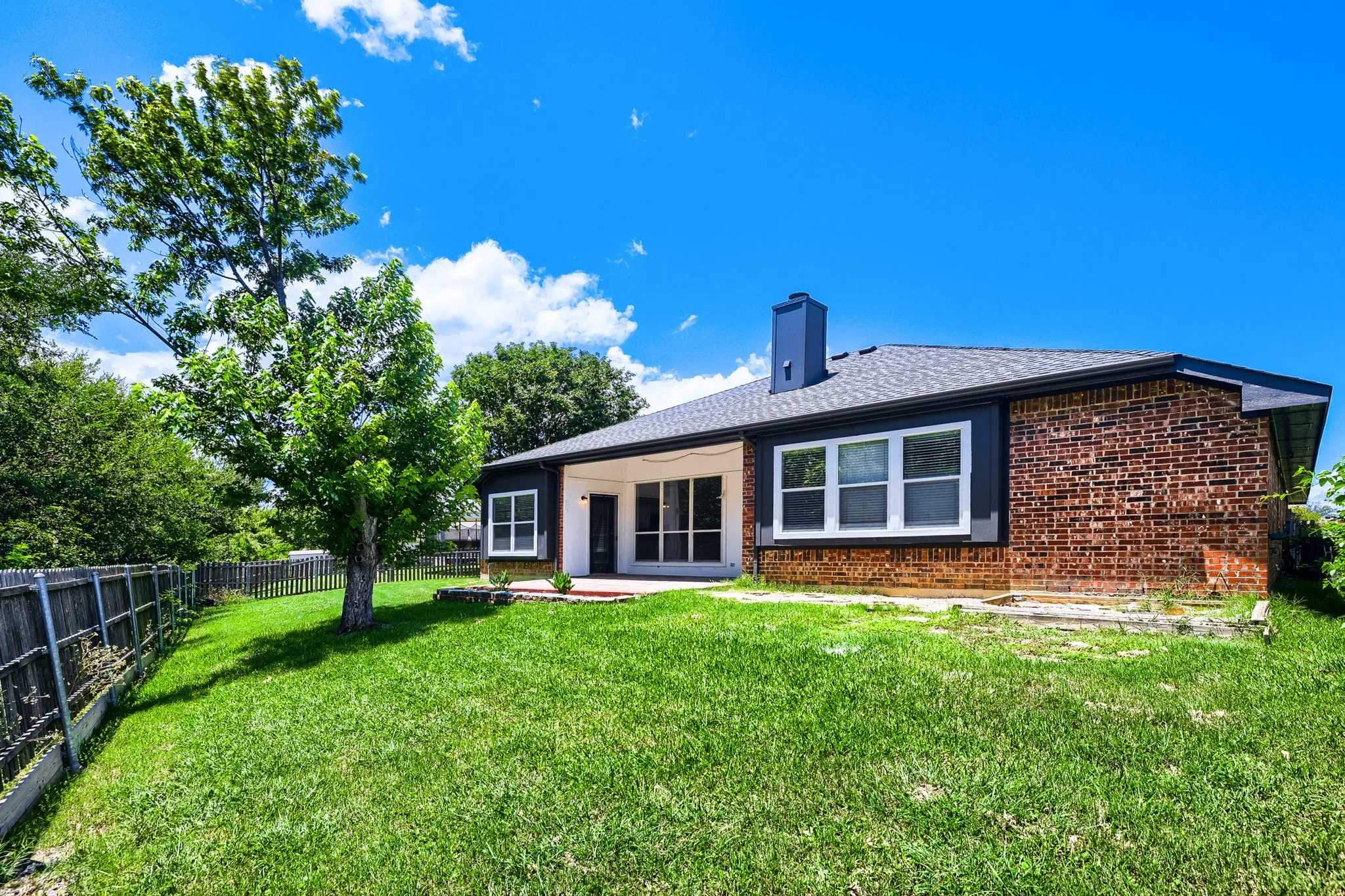 Single Family Residence For Sale in Rockwall County , 1630 Ashbourne Drive, Rockwall, Texas 75087, 4 Bedroom, 2 Bathroom, 2 Garage spaces, 2,074 Sqft, built in 2003, mls#21205898, Real Estate Agent in Rockwall, Homes For Sale in Rockwall county, Homes For Sale in Rockwall, Realtor in Rockwall Texas, Real Estate Brokerage Independent Realty Texas, Luminita Cordes Realtor