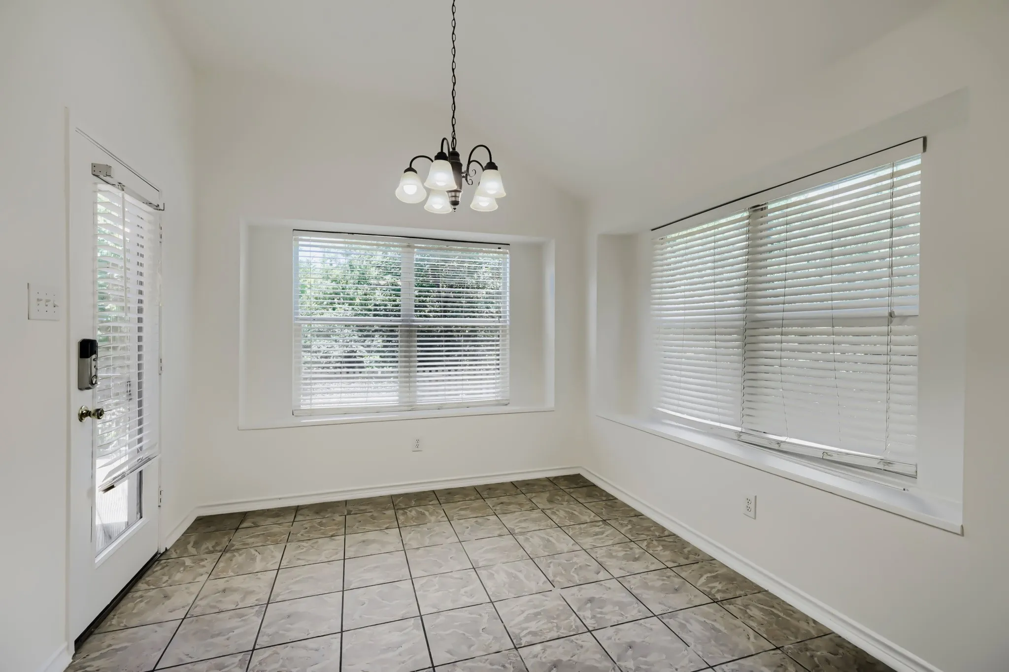 Single Family Residence For Sale in Rockwall County , 1630 Ashbourne Drive, Rockwall, Texas 75087, 4 Bedroom, 2 Bathroom, 2 Garage spaces, 2,074 Sqft, built in 2003, mls#21205898, Real Estate Agent in Rockwall, Homes For Sale in Rockwall county, Homes For Sale in Rockwall, Realtor in Rockwall Texas, Real Estate Brokerage Independent Realty Texas, Luminita Cordes Realtor
